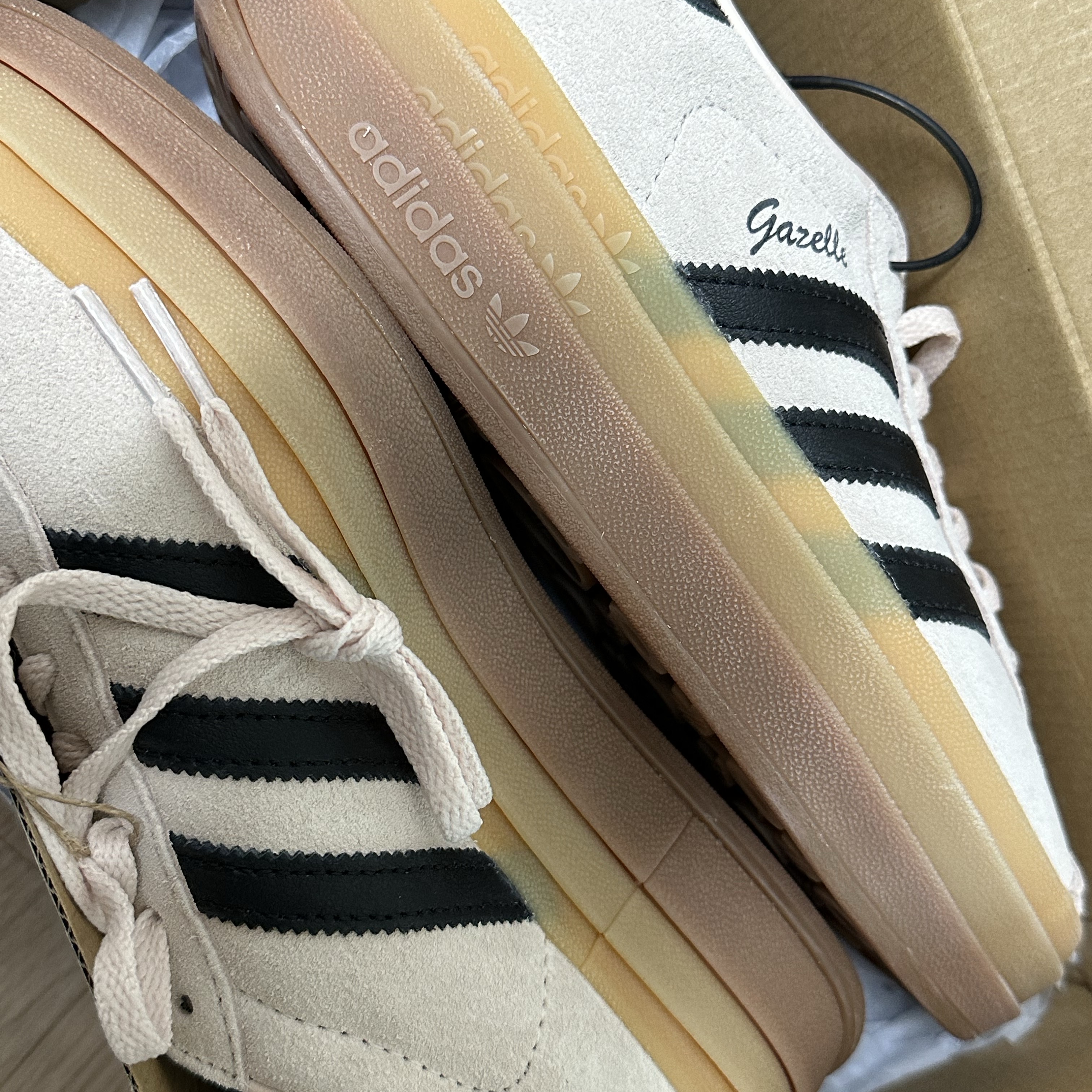 (W) Adidas Gazelle Bold Wonder Quartz Core Black, Matin Kim Sporty Tote Bag Black ์ฐฉ์ฉ ์คํ์ผ - 2