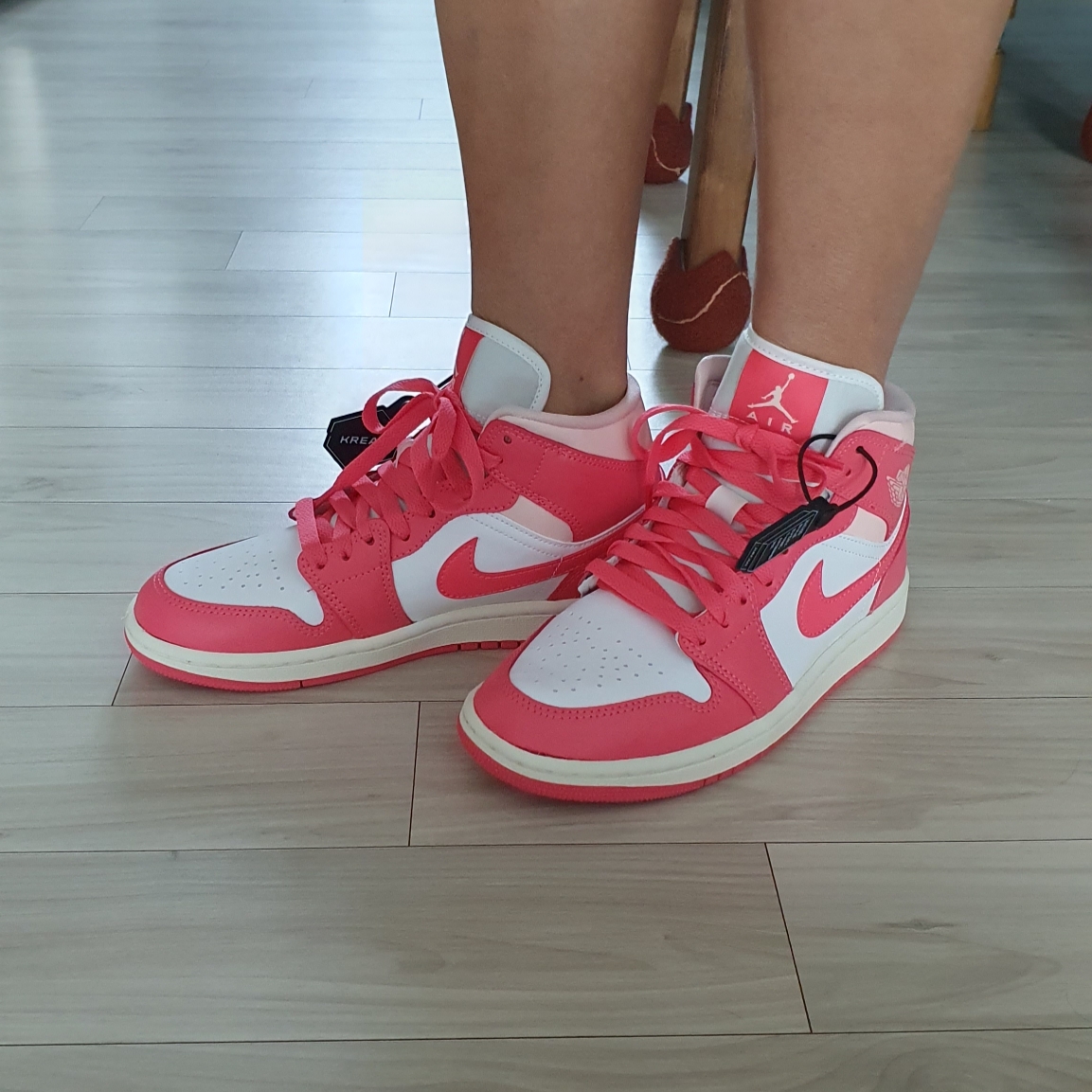 (W) Jordan 1 Mid Strawberries and Cream 착용 스타일