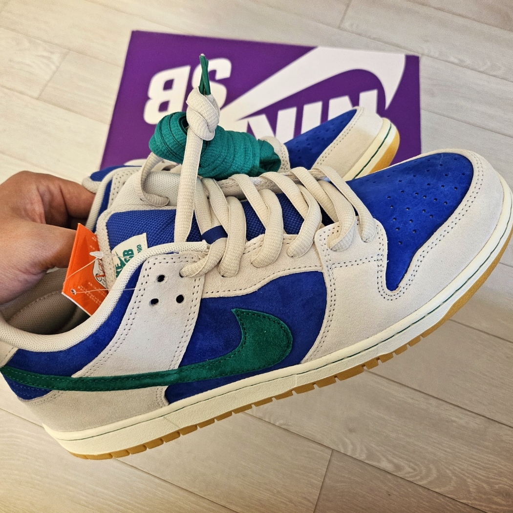 Nike SB Dunk Low Pro Phantom and Hyper Royal 착용 스타일