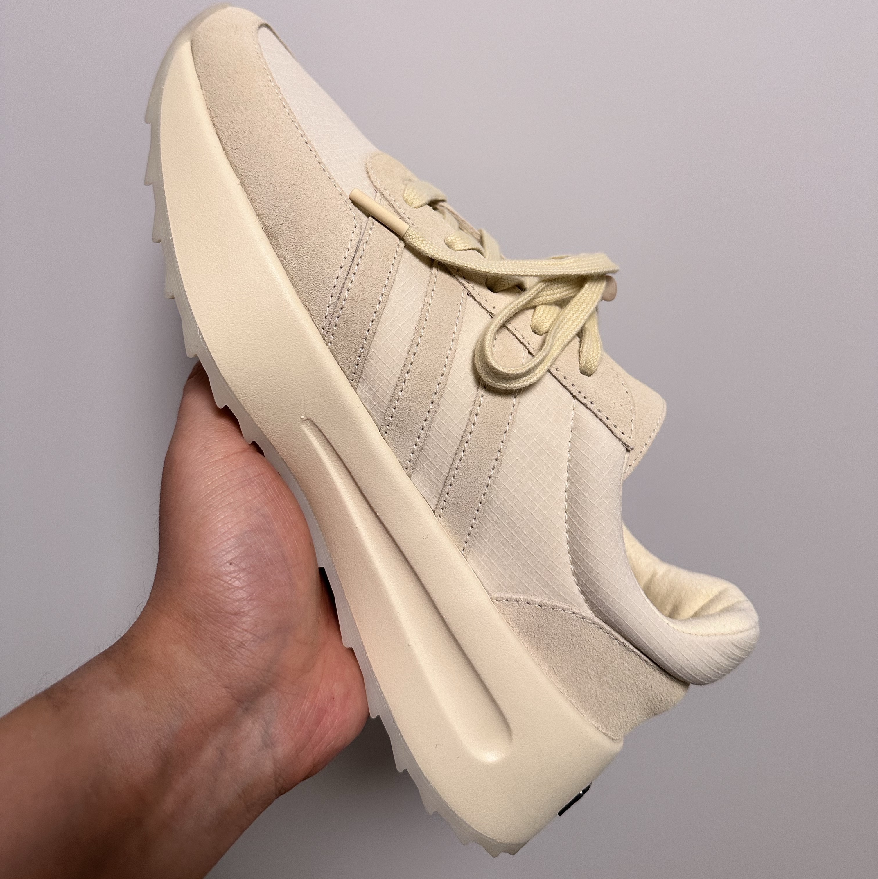 Adidas x Fear of God Athletics Los Angeles Pale Yellow 착용 스타일