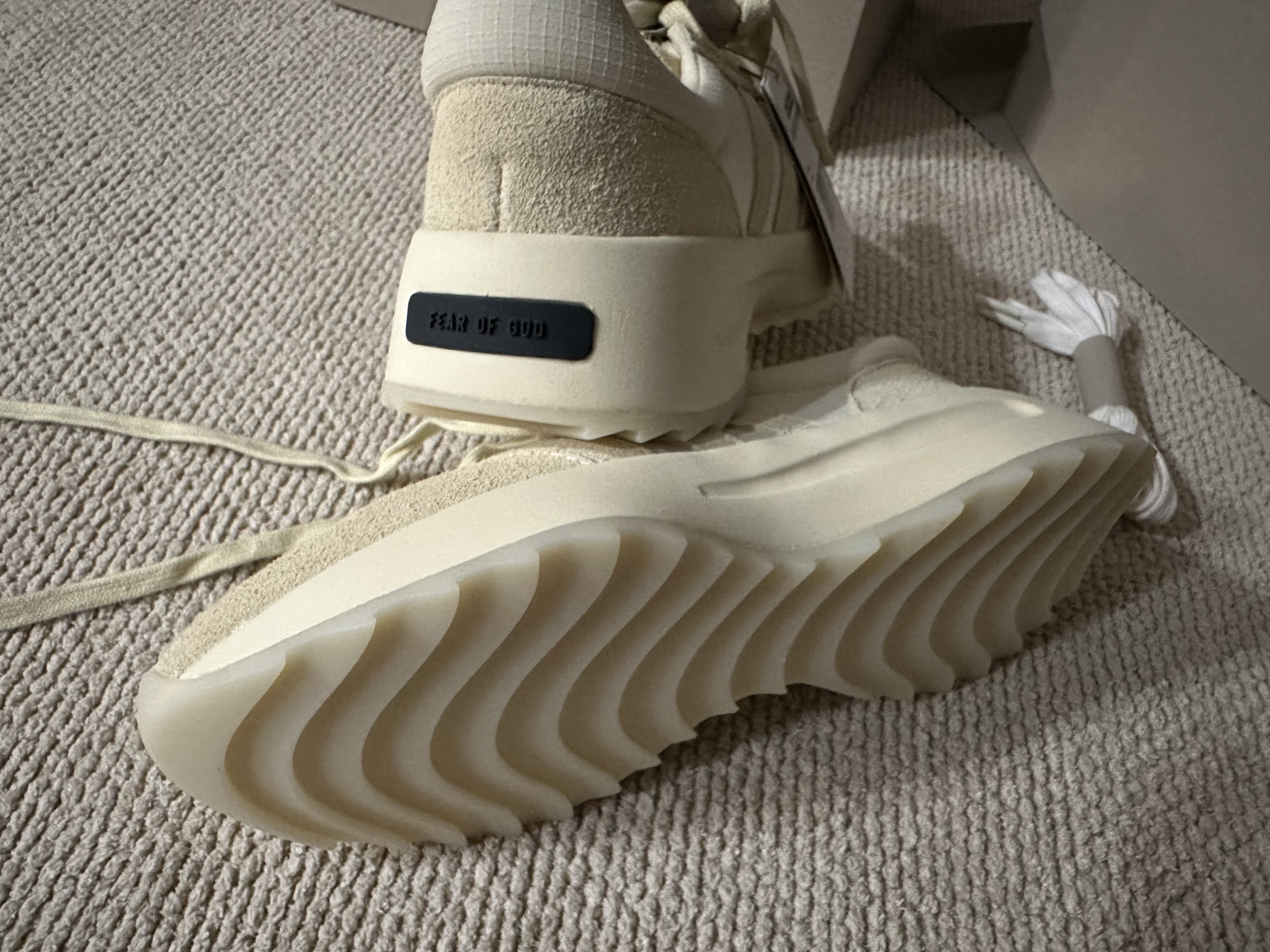 Adidas x Fear of God Athletics Los Angeles Pale Yellow 착용 스타일 - 7