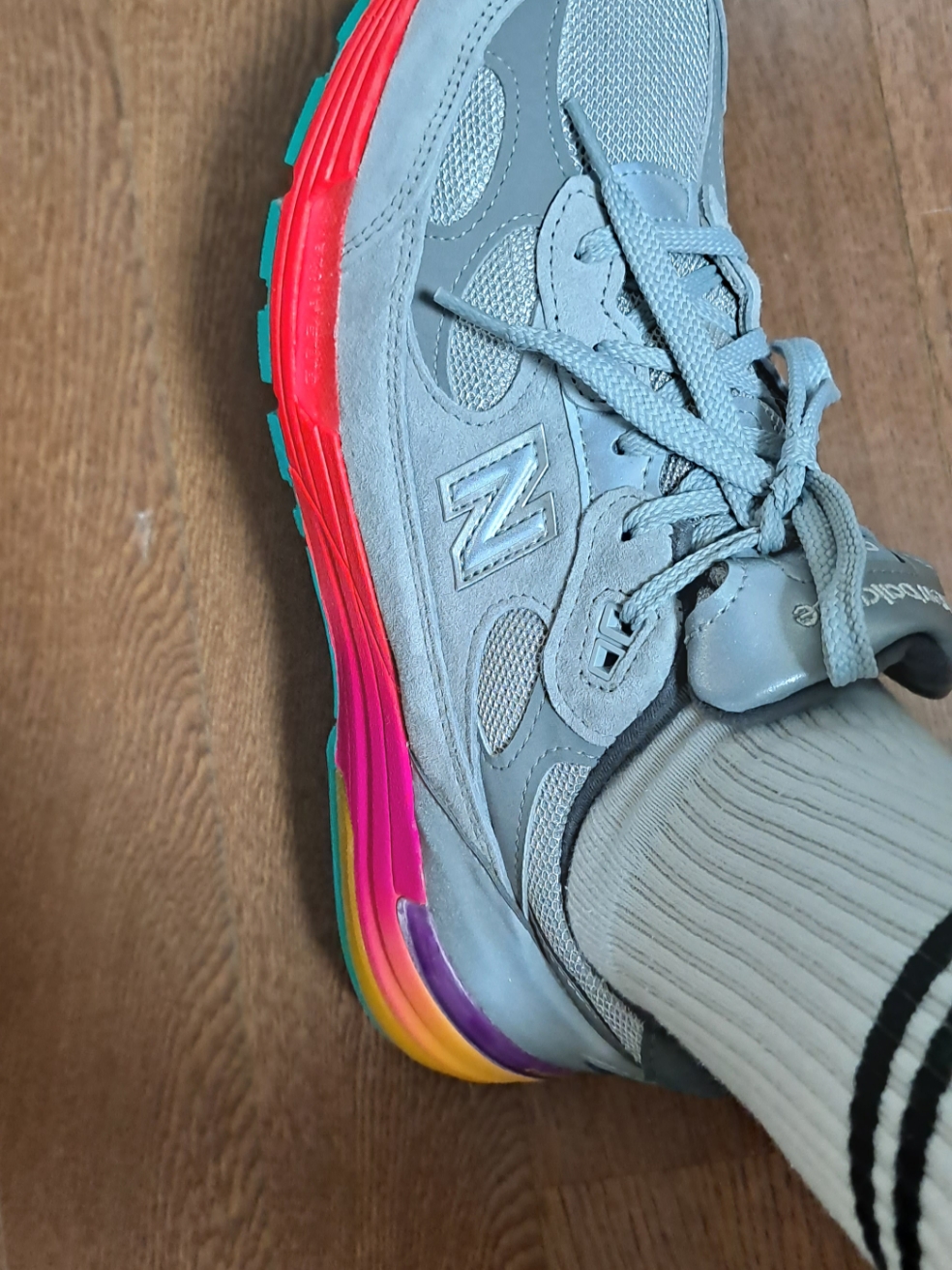 New Balance 992 Made in USA Grey Silver 착용 스타일 - 2