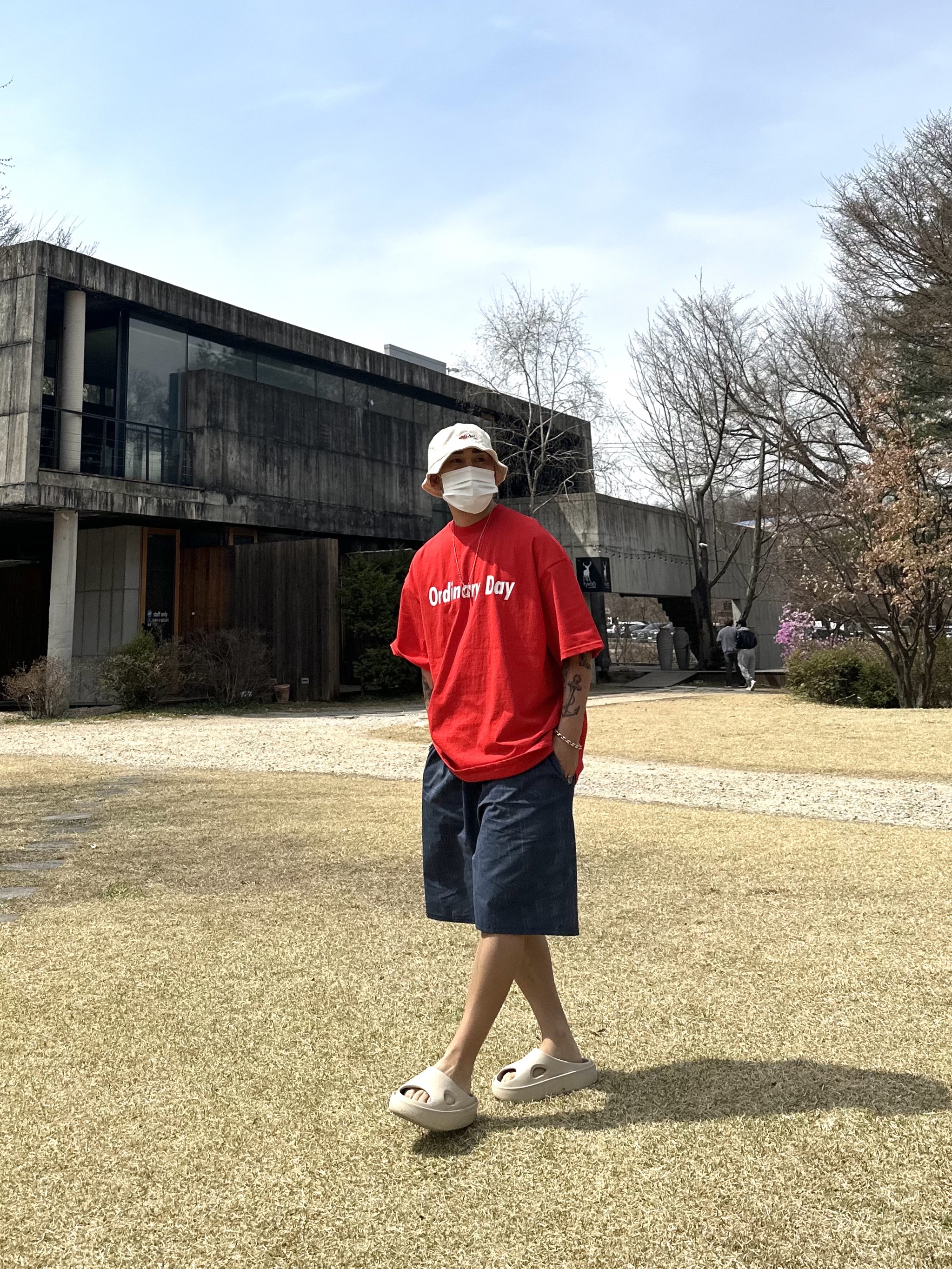 Axel Arigato Magma Sandal Black 착용 스타일 - 1