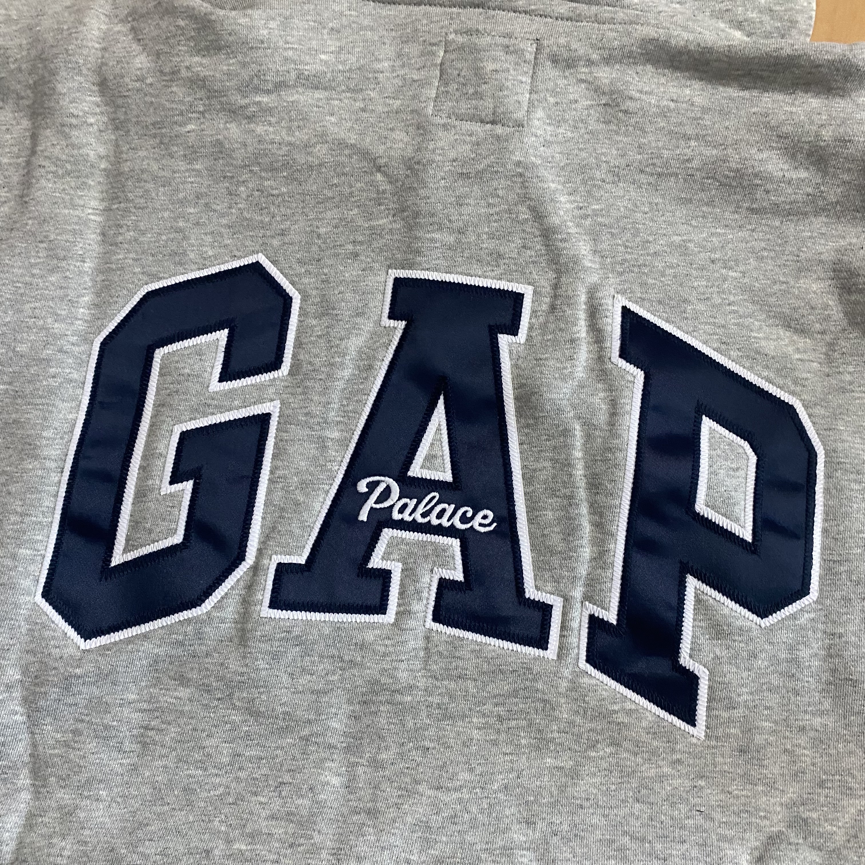 Palace x Gap Hood Grey - 24SS 착용 스타일