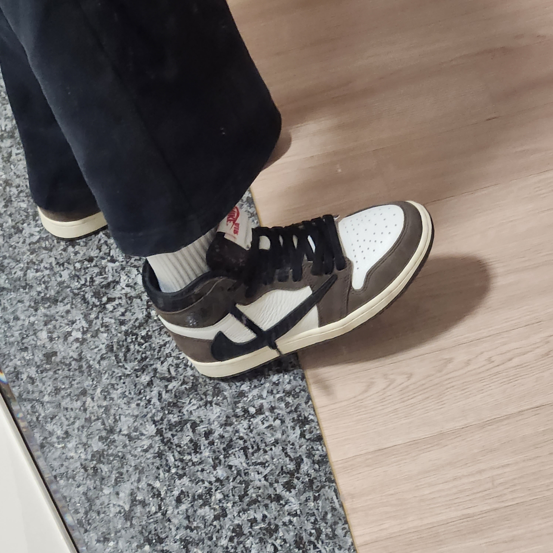 Jordan 1 x Travis Scott Retro High OG SP Mocha, Nike x Stussy Reversible Jacket Black (FJ9153-010) 착용 스타일 - 2