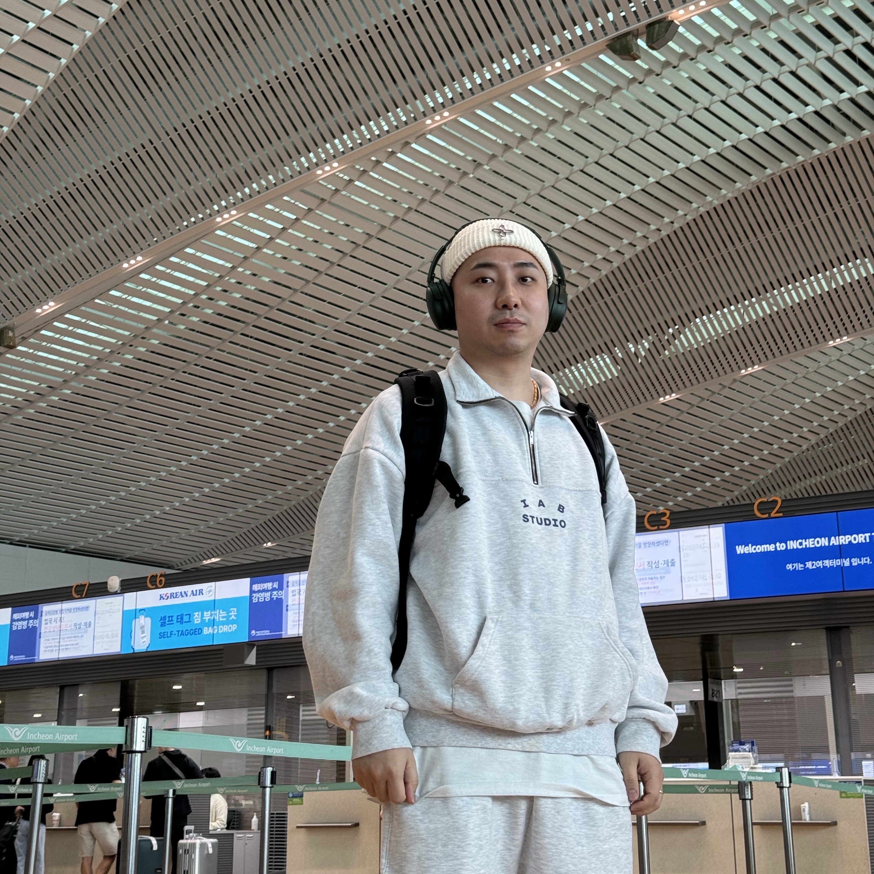 IAB Studio Half Zip Pullover Light Gray 착용 스타일 - 1