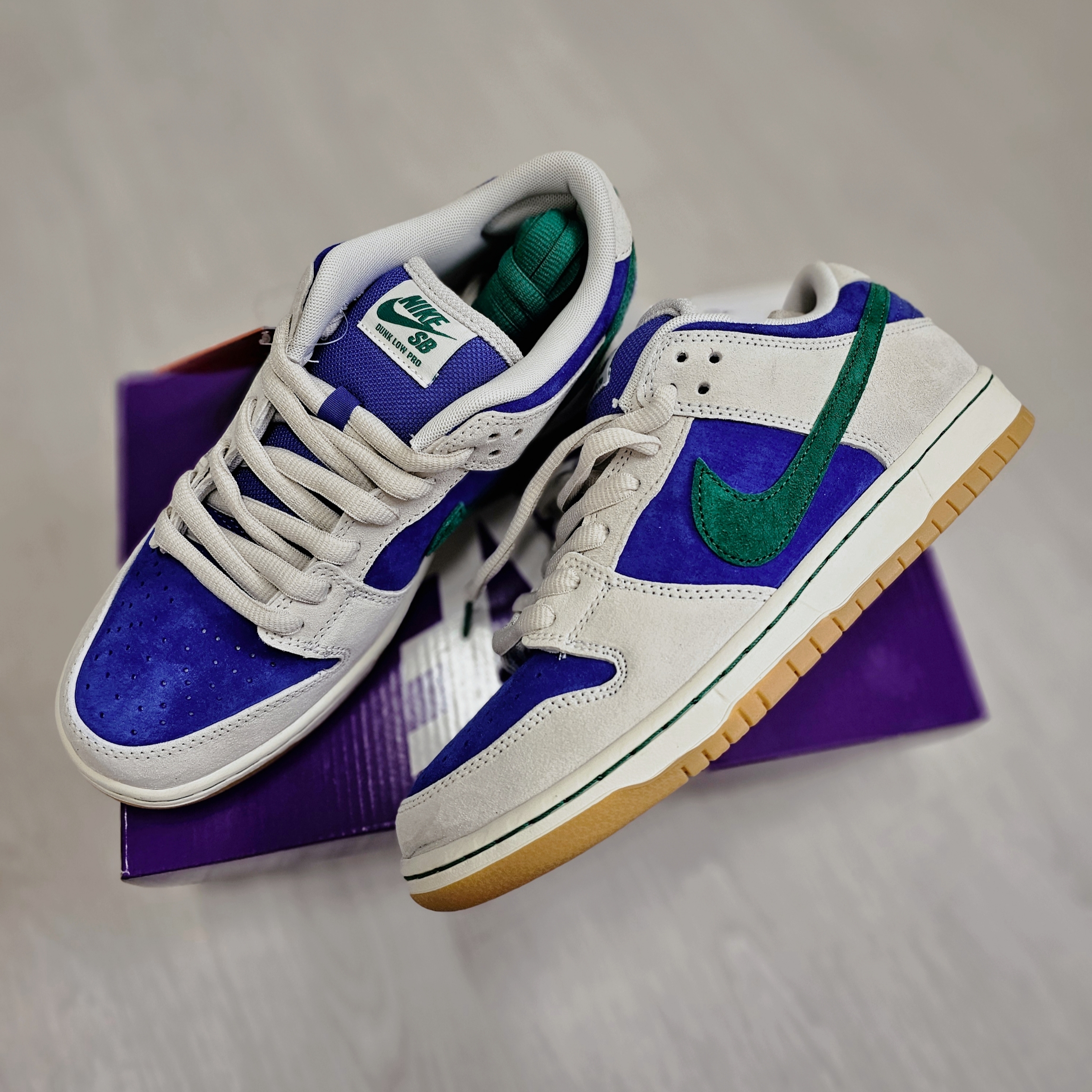 Nike SB Dunk Low Pro Phantom and Hyper Royal 착용 스타일 - 2