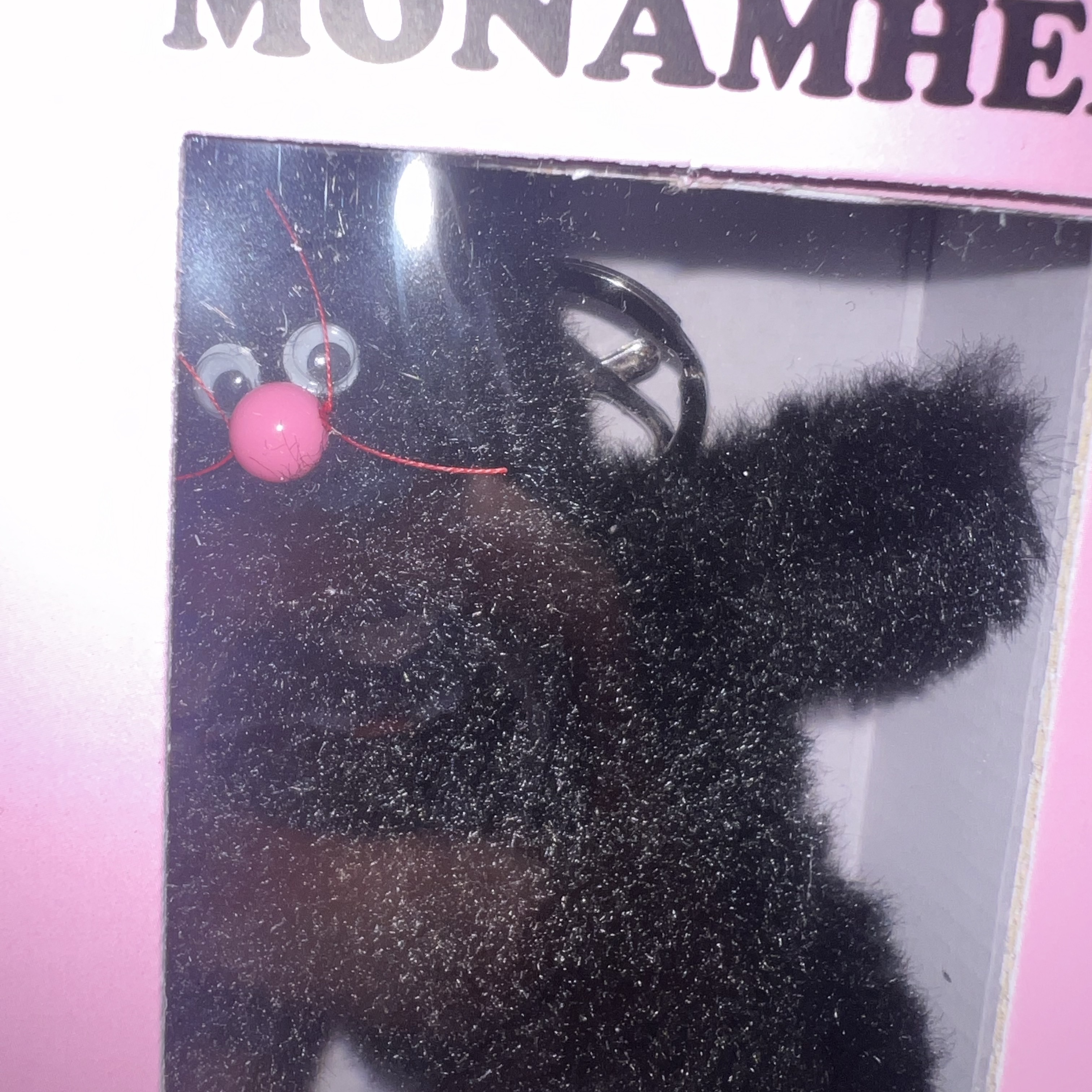 Monamhee Beulpingi Keyring with White Pants Black 착용 스타일