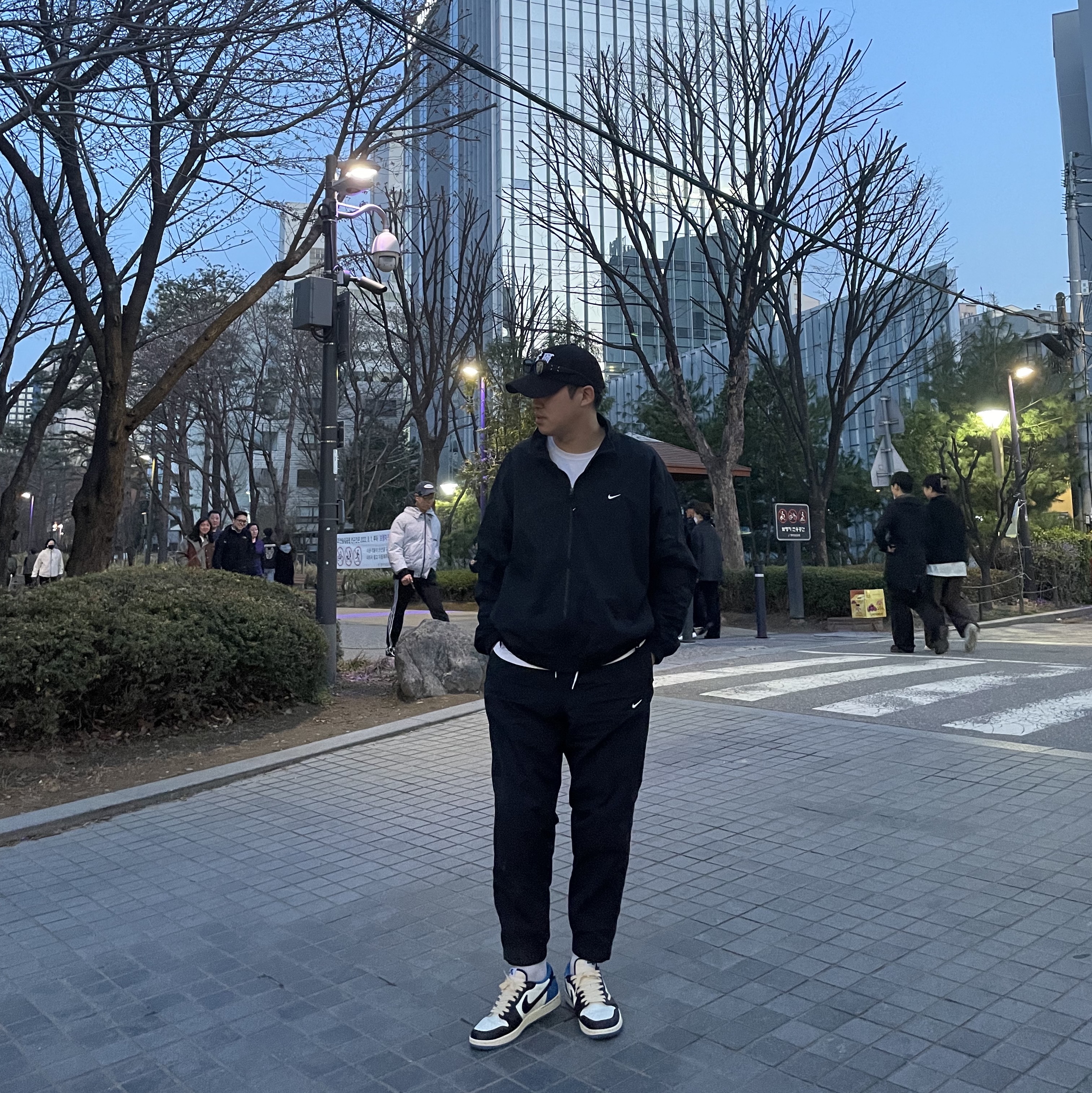 Nike NRG Solo Swoosh Woven Track Jacket Black - Asia, Nike NRG Solo Swoosh Woven Track Pants Black White - Asia 착용 스타일