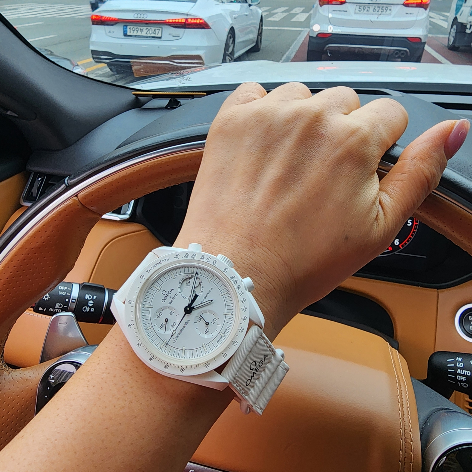Swatch x Omega x Snoopy Bioceramic Moonswatch Mission To The Moonphase Full Moon 착용 스타일 - 2