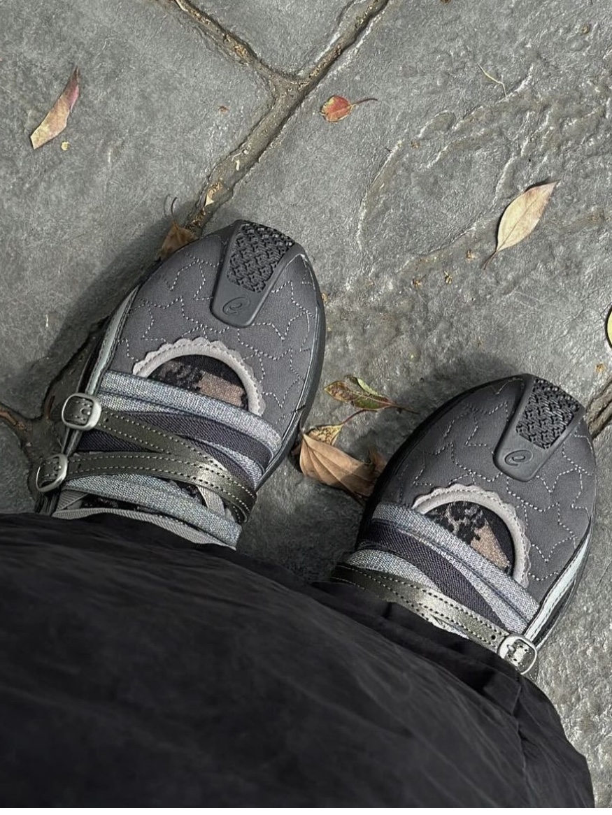 (W) Asics x Kiko Kostadinov x Heaven by Marc Jacobs Gel-Lokros Graphite Grey Gunmetal 착용 스타일 - 2