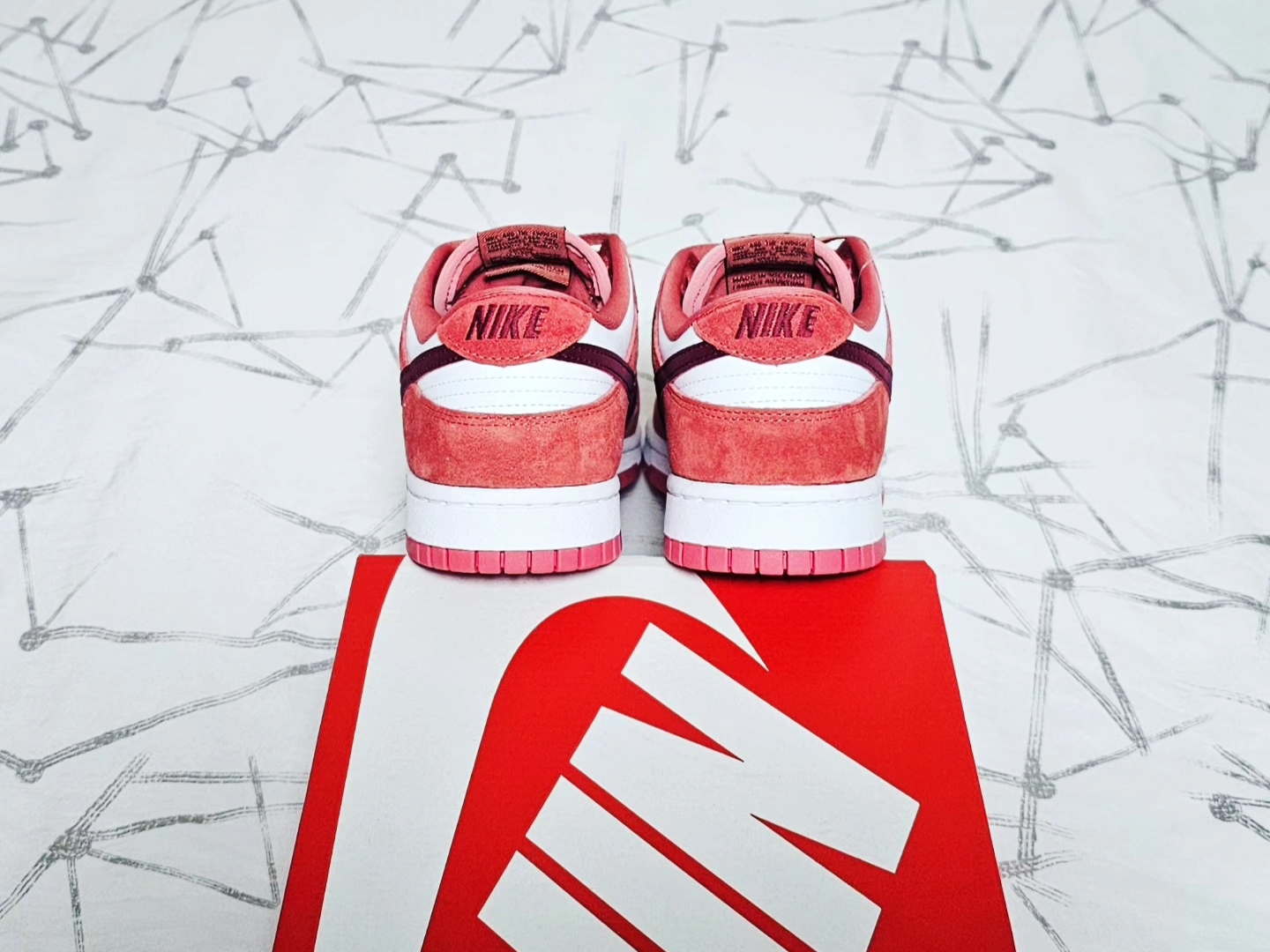 (W) Nike Dunk Low Valentine Day White Adobe 착용 스타일 - 5