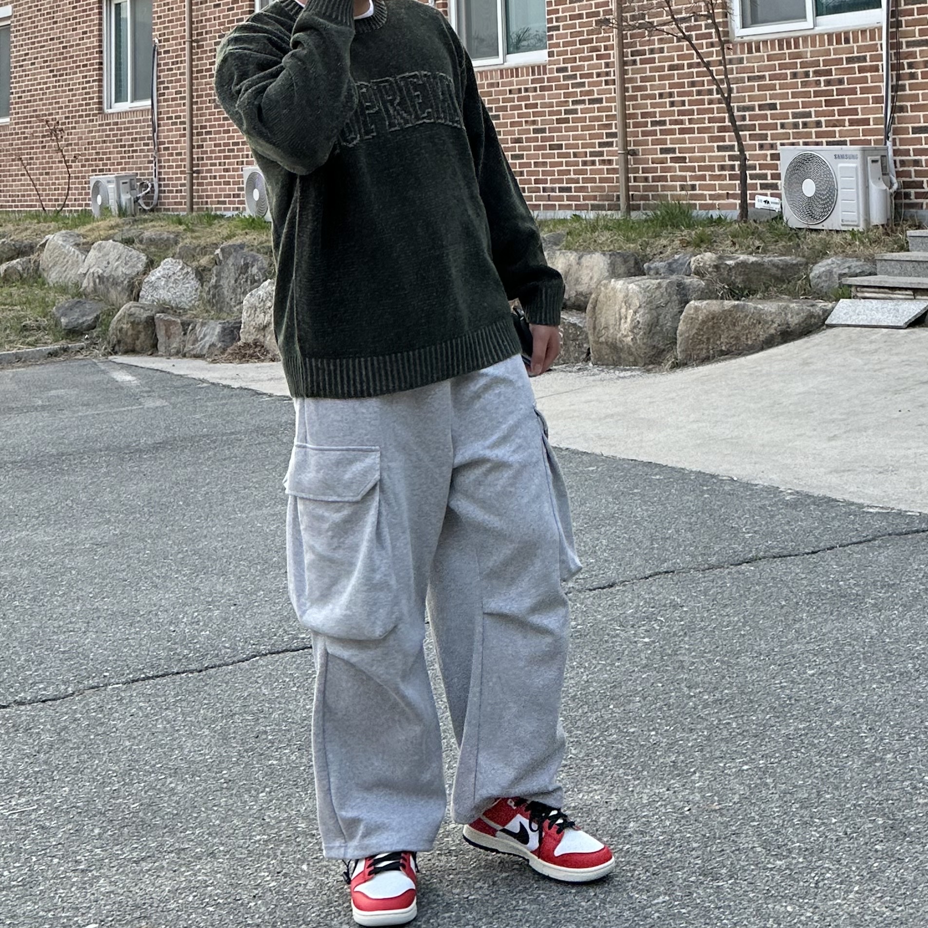 Supreme Contrast Arc Sweater Olive - 24SS, Nike Dunk Low Retro PRM University Red Black 착용 스타일