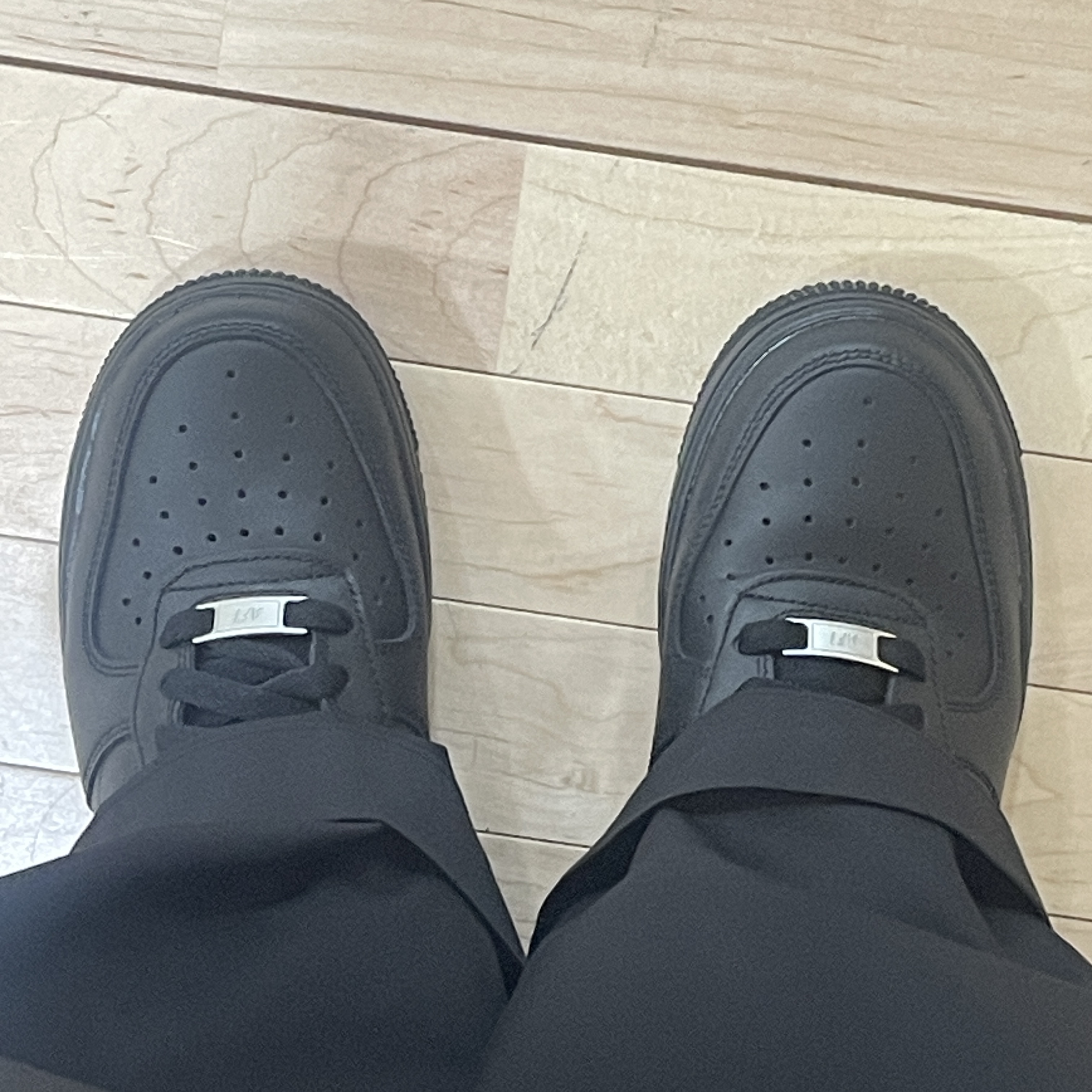(W) Nike Air Force 1 '07 Low Triple Black 착용 스타일