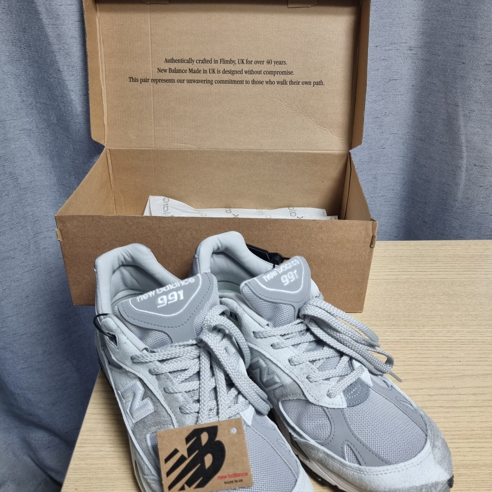 New Balance 991 Made in UK Washed Grey 착용 스타일 - 2