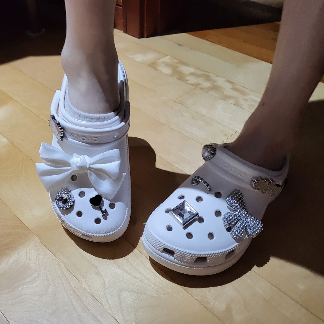 (W) Crocs Classic Platform Clog White 착용 스타일 - 2