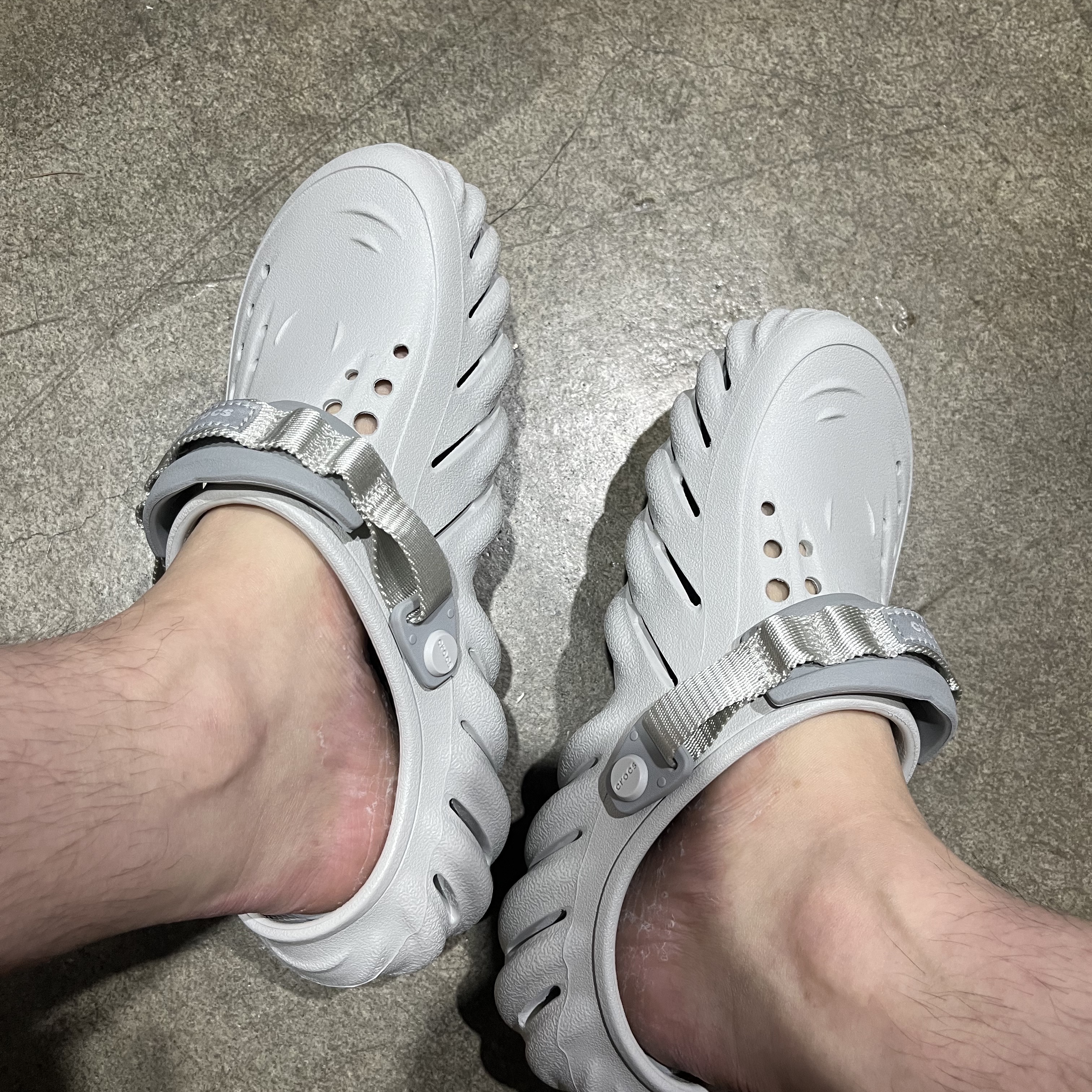 Crocs Echo Clog Atmosphere 착용 스타일