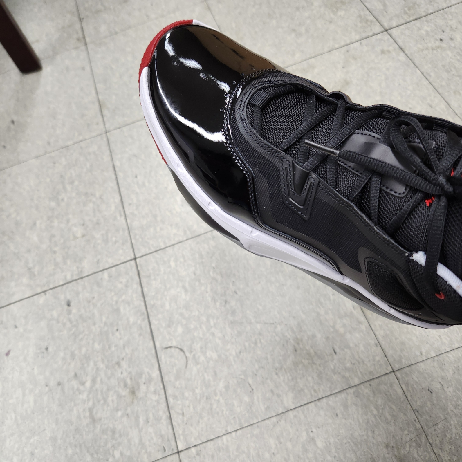 Jordan Stay Royal 3 Black Varsity Red 착용 스타일 - 3