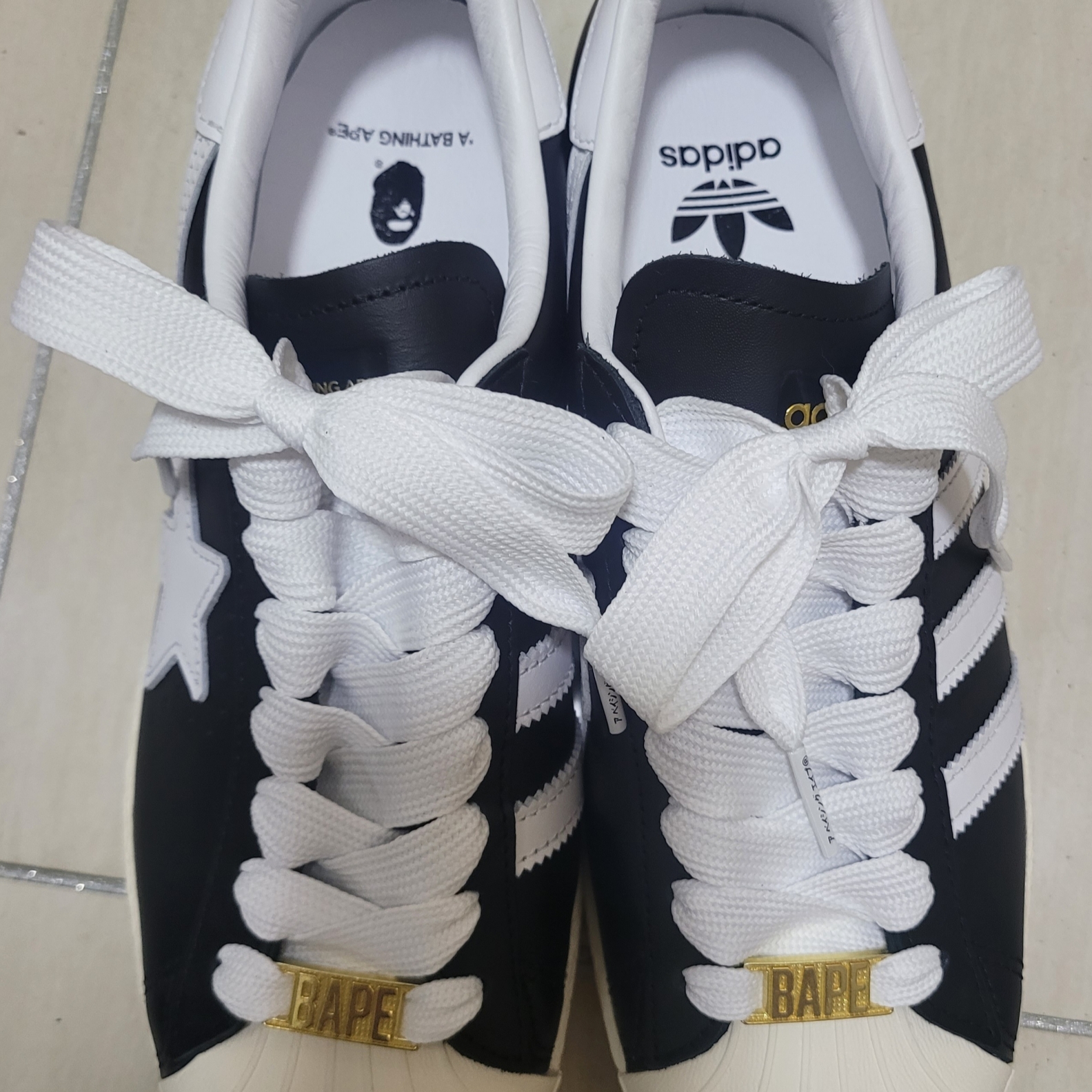 Adidas x BAPE Superstar 80s Core Black Off White 착용 스타일