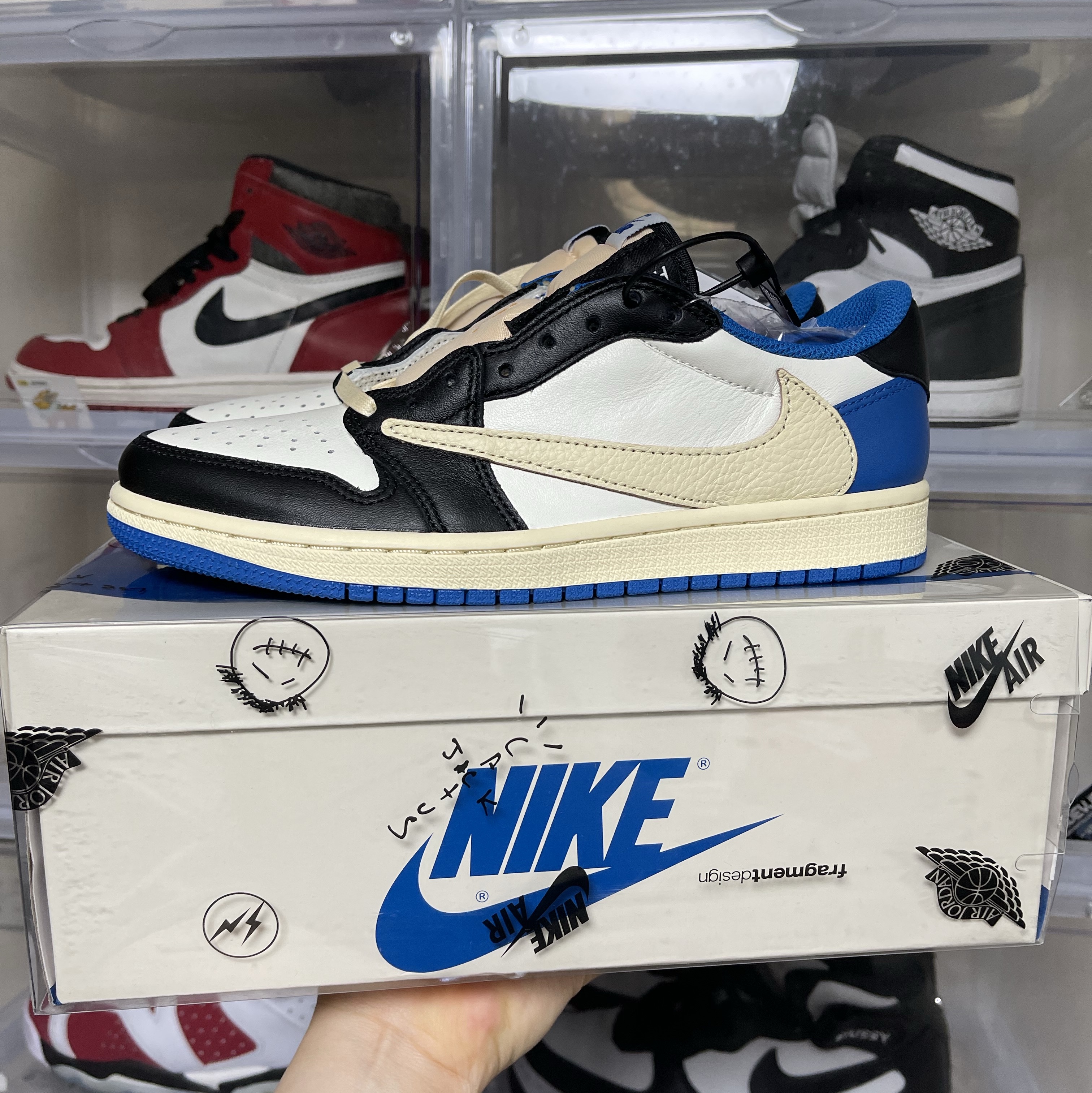 Jordan 1 x Travis Scott x Fragment Retro Low OG SP Military Blue 착용 스타일 - 2