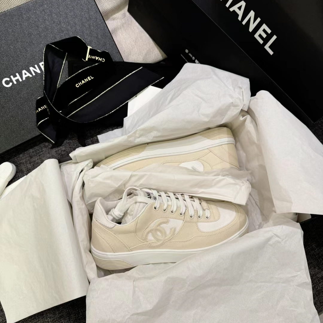(W) Chanel Sneakers Cotton & Light Beige White 착용 스타일