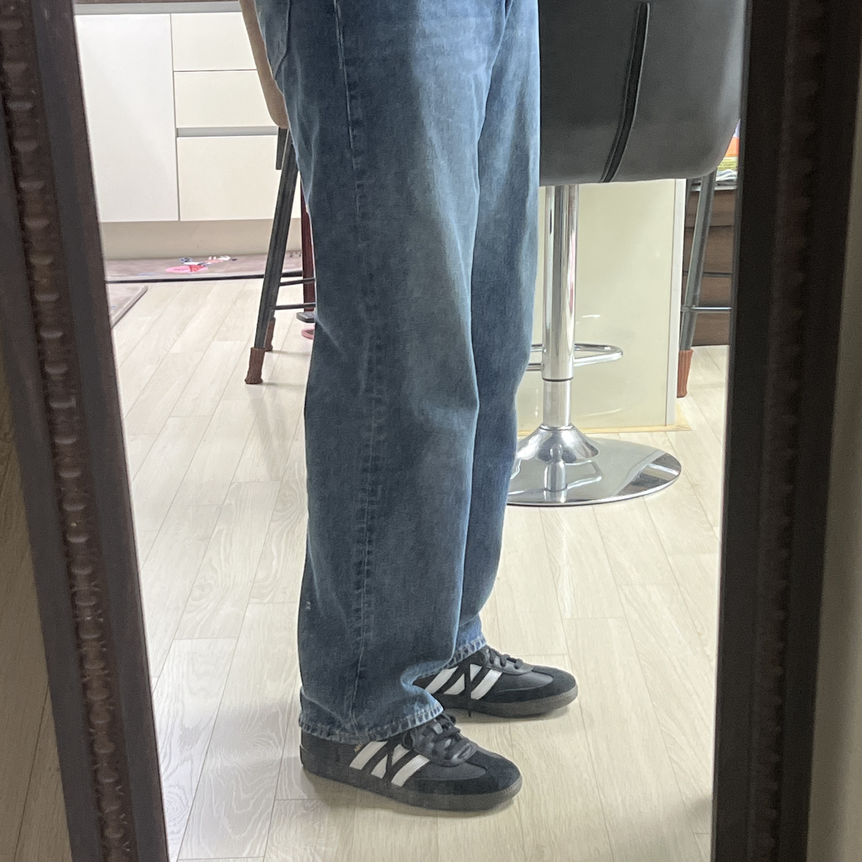 Adidas Samba OG Black White Gum 착용 스타일