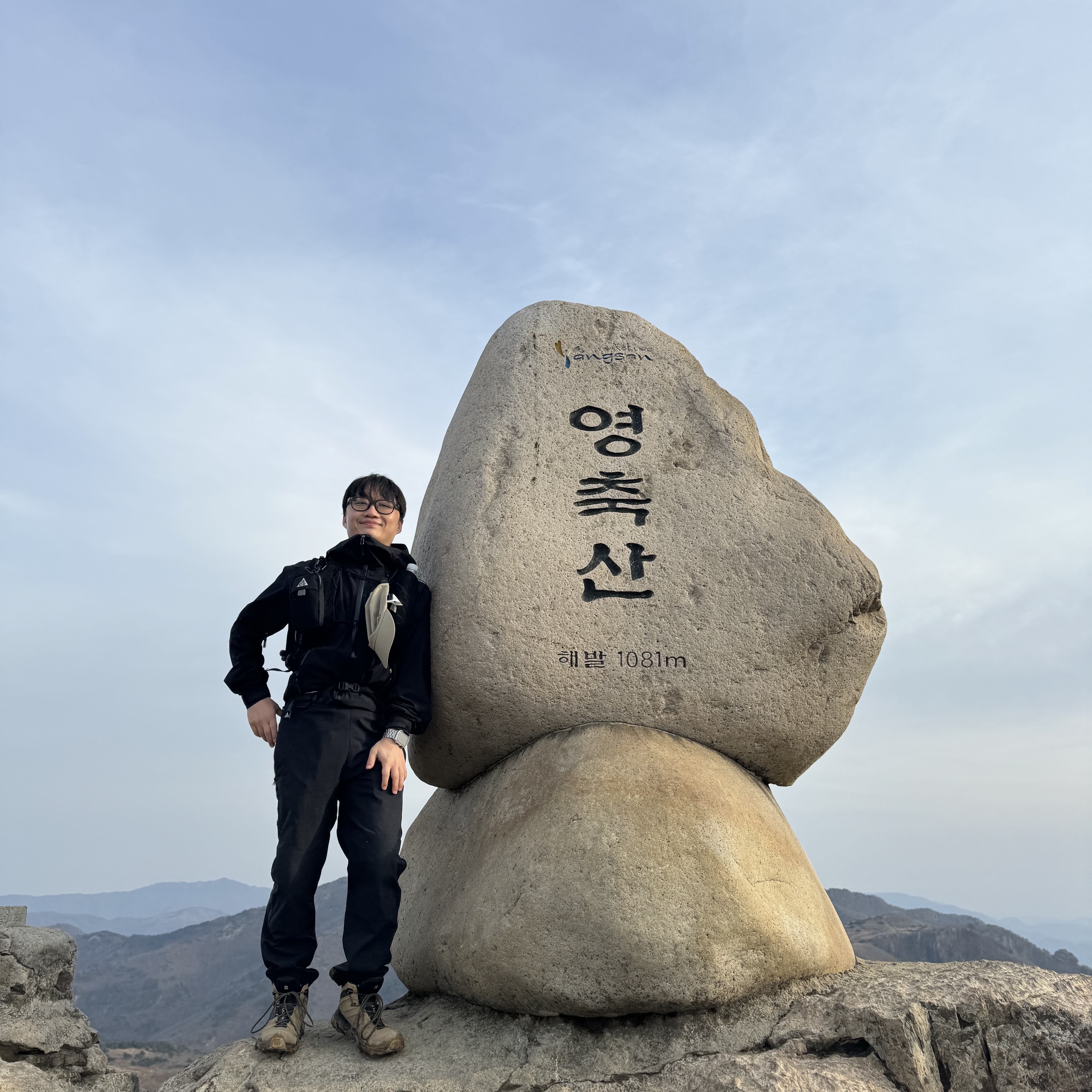 Arc'teryx Beta LT Jacket Black, Arc'teryx Aerios 18 Backpack Black 착용 스타일 - 1