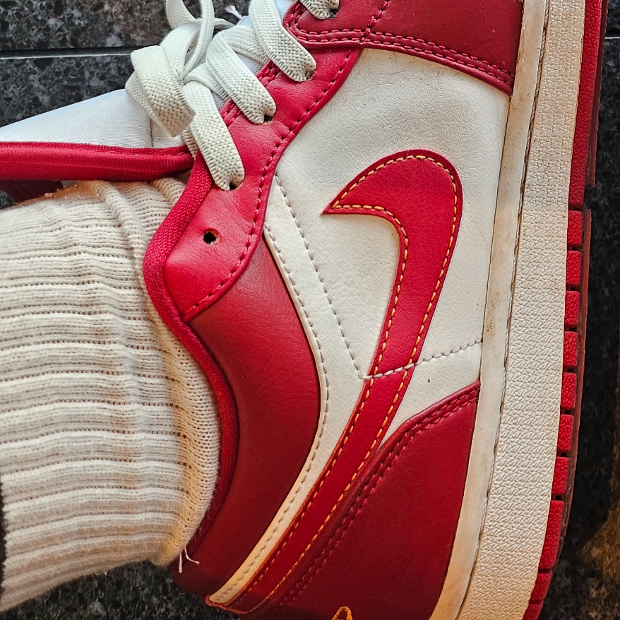 Jordan 1 Low Cardinal Red 착용 스타일