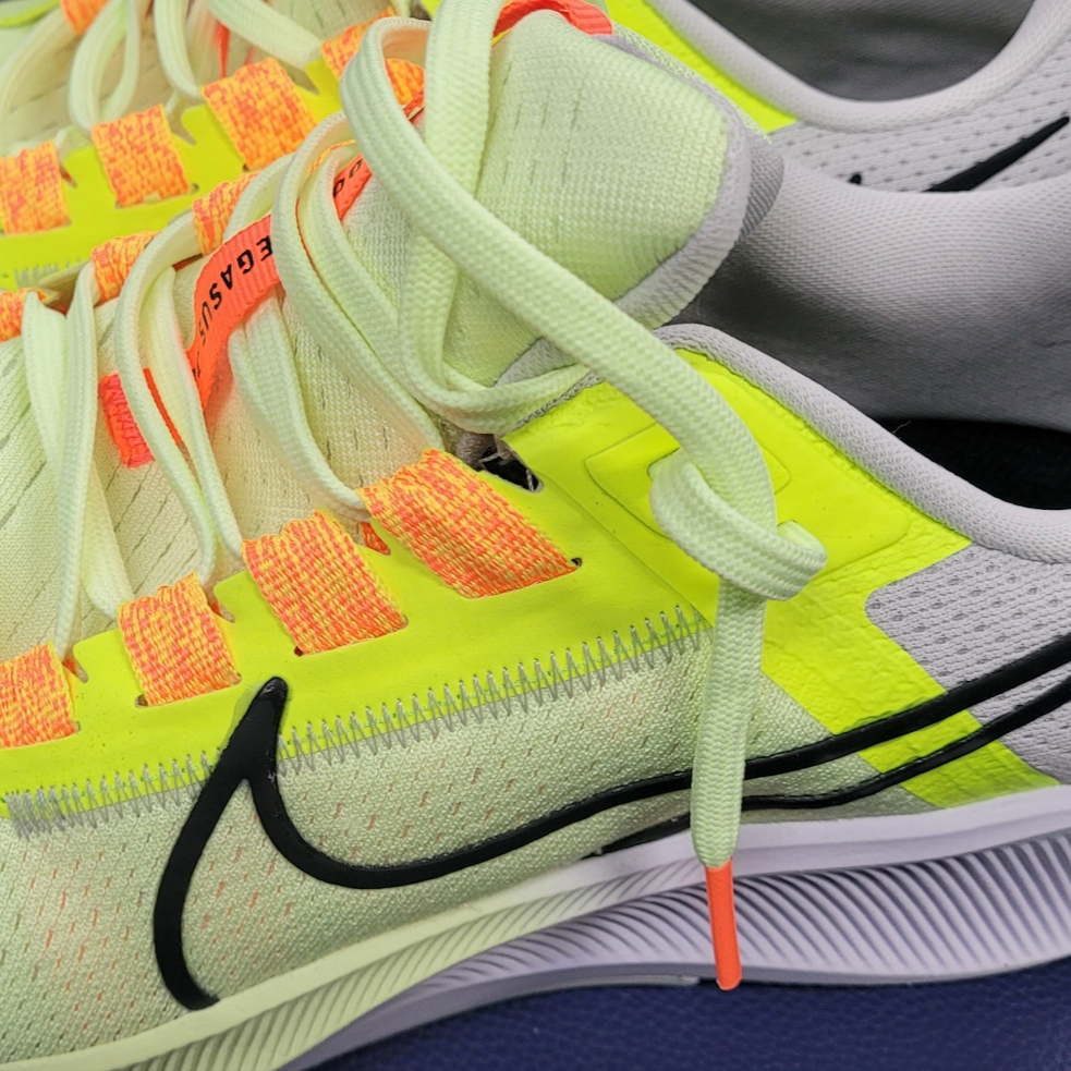 Nike Air Zoom Pegasus 38 Barely Volt Black 착용 스타일