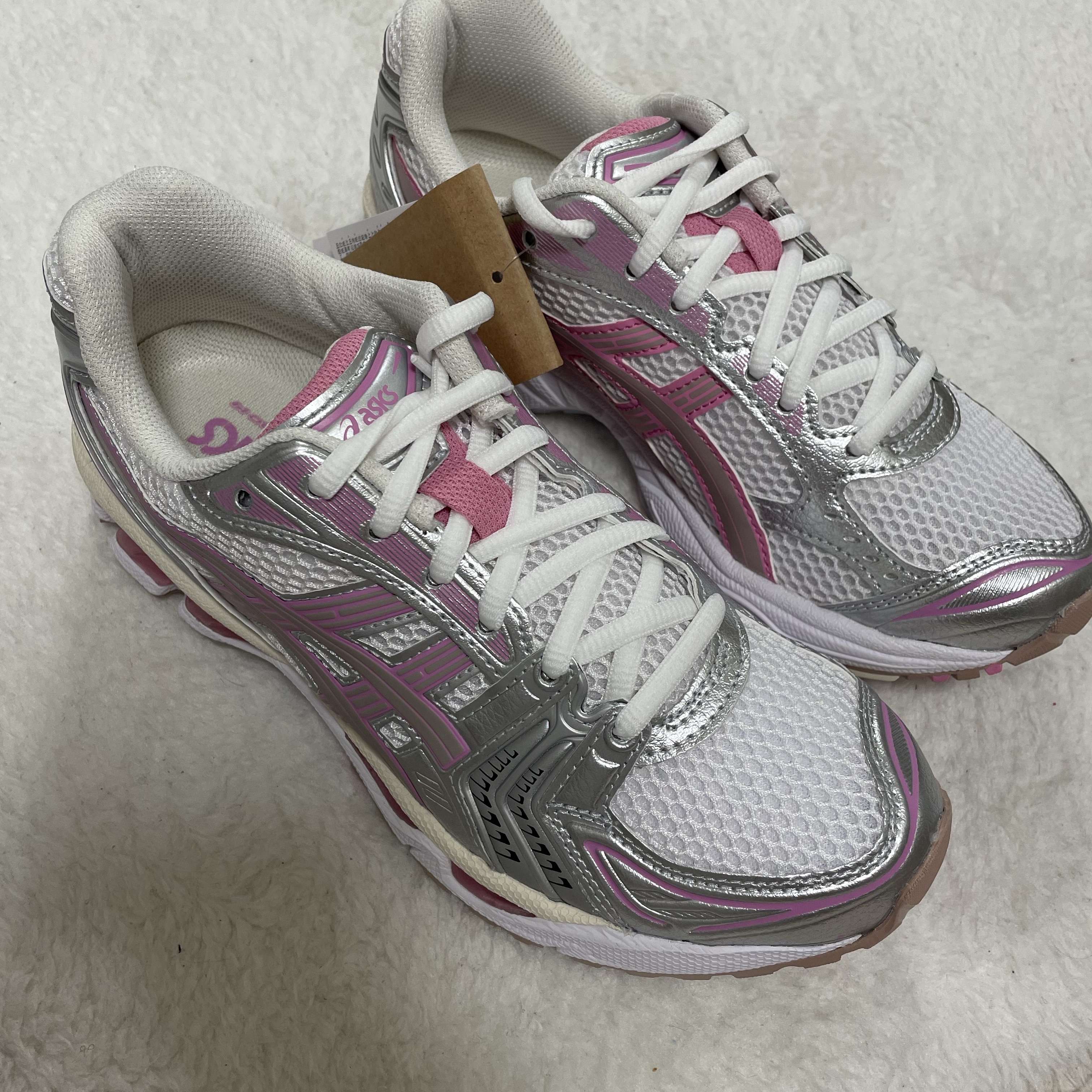 Asics Unlimited Gel-Kayano 14 White Fawn 착용 스타일 - 2