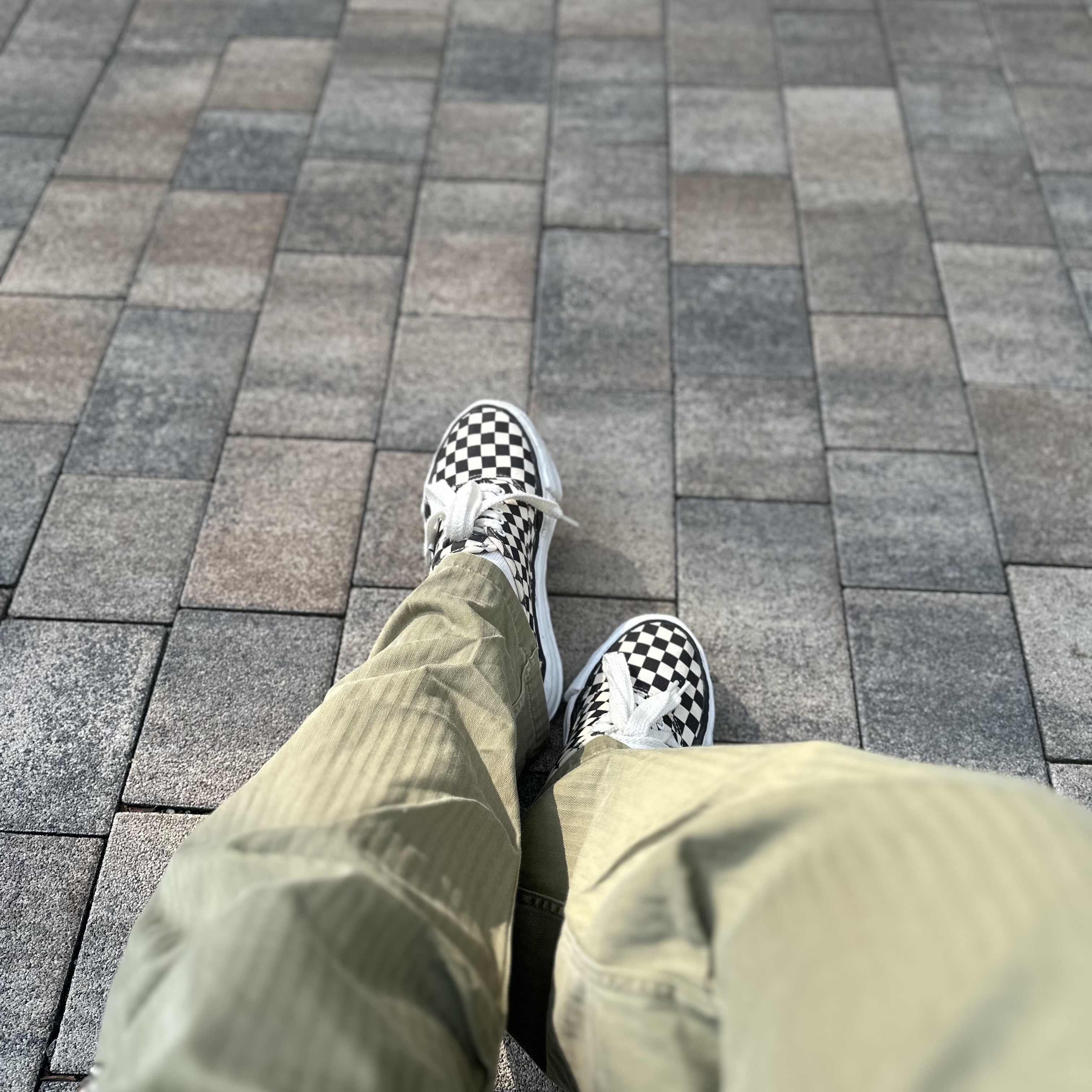 Maison Mihara Yasuhiro Baker OG Sole Canvas Low Cut Sneakers Black White, Kapital Sulfurized Herringbone Easy Baker Pants Studs Remake Khaki 착용 스타일 - 1