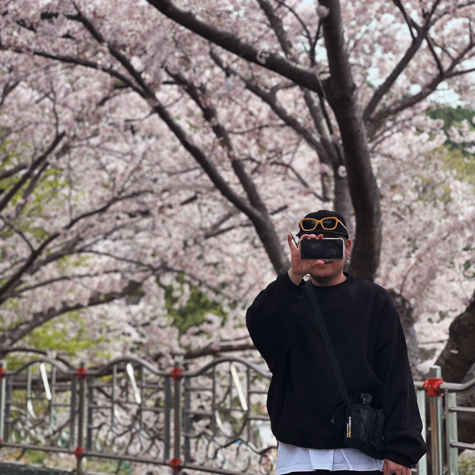 Supreme Washed Chino Twill Camp Cap Black, Essentials Crewneck Jet Black - 23FW 착용 스타일