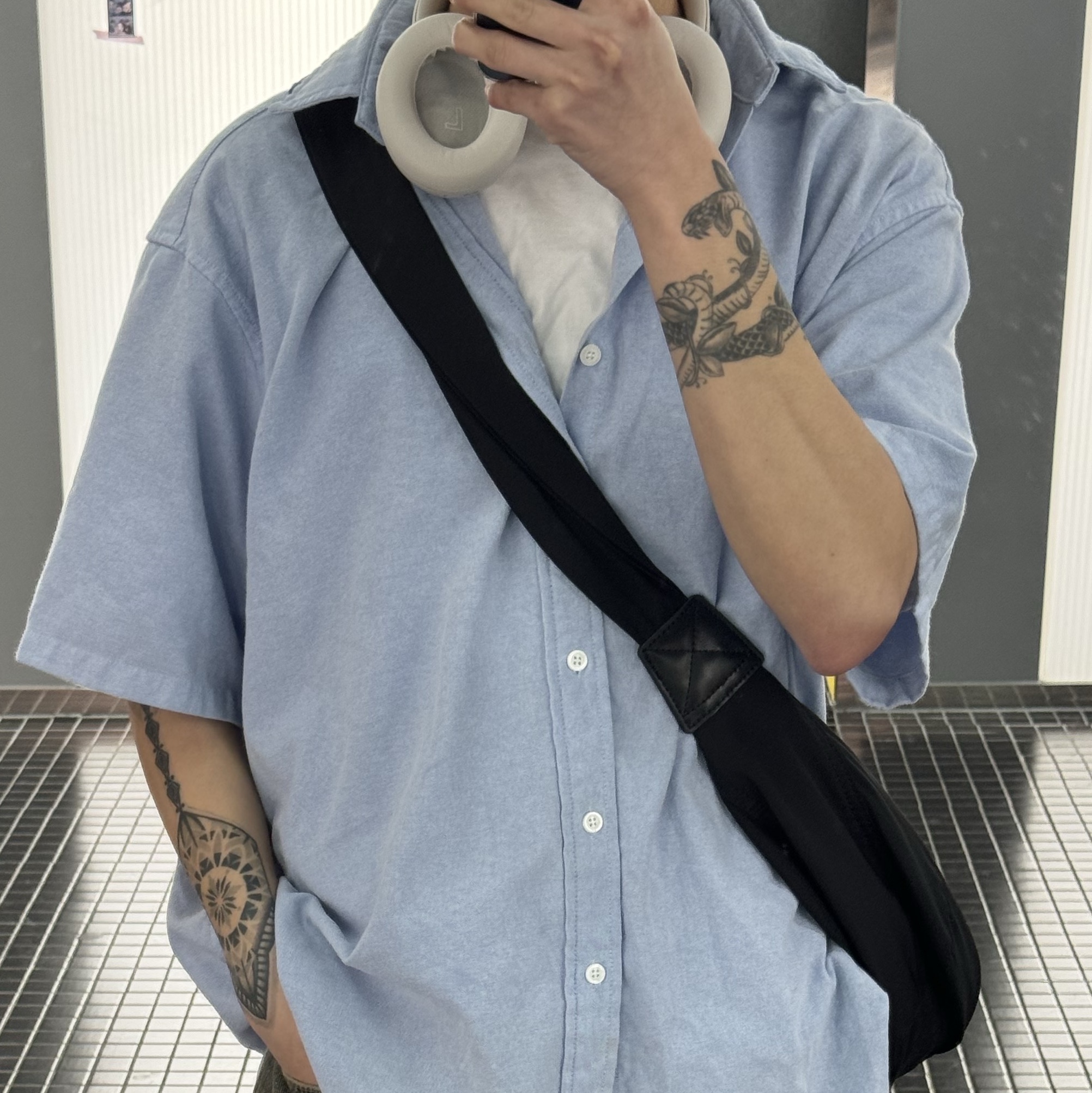 BOSE QC Ultra White Smoke (Korean Ver.), (W) Jordan 15 x Billie Eilish Retro SP Beige 착용 스타일 - 1