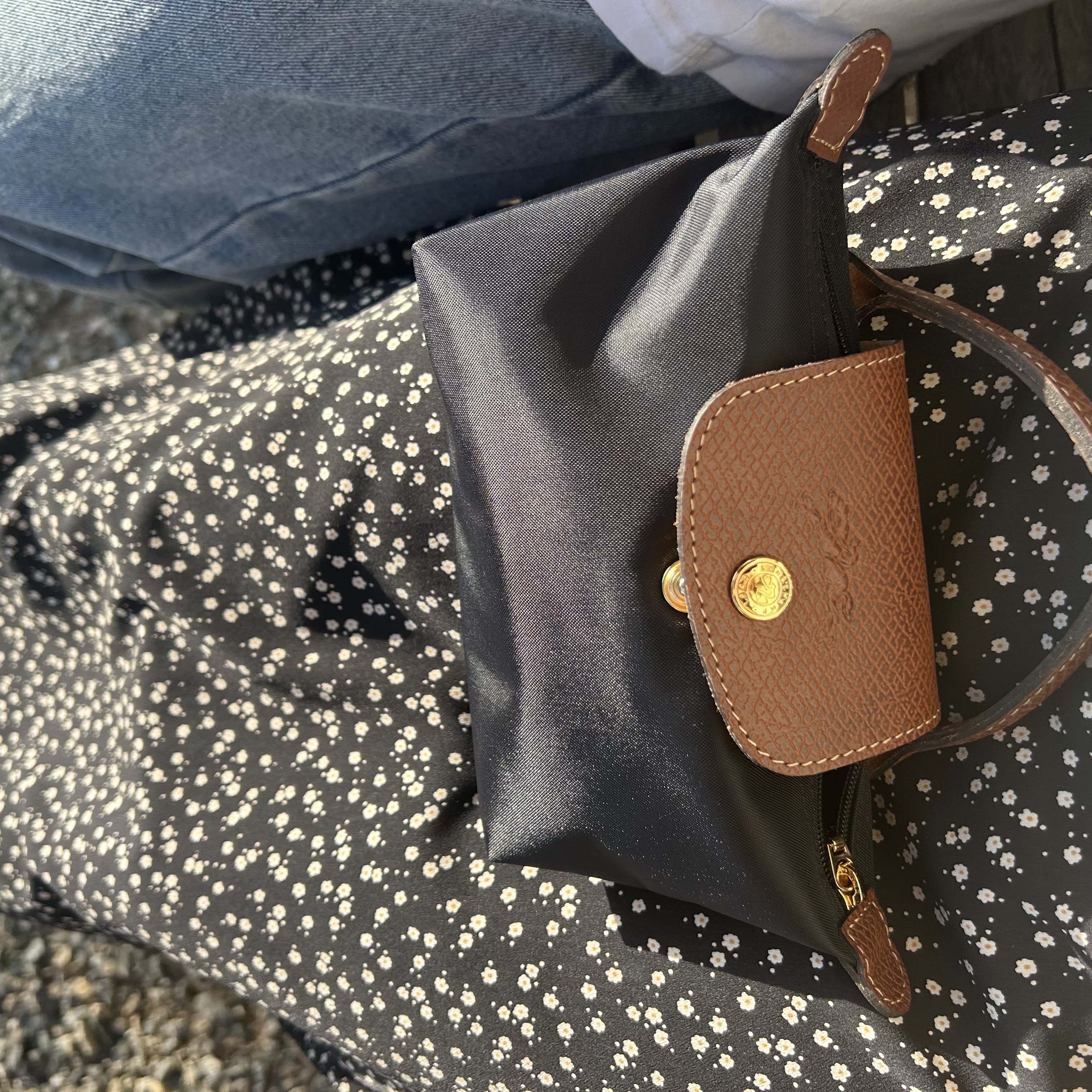 Longchamp Le Pliage Original Handle Pouch Black 착용 스타일
