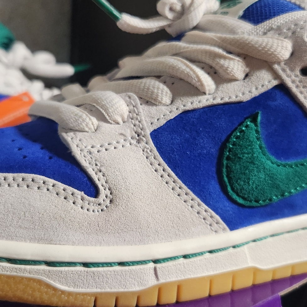 Nike SB Dunk Low Pro Phantom and Hyper Royal 착용 스타일 - 3