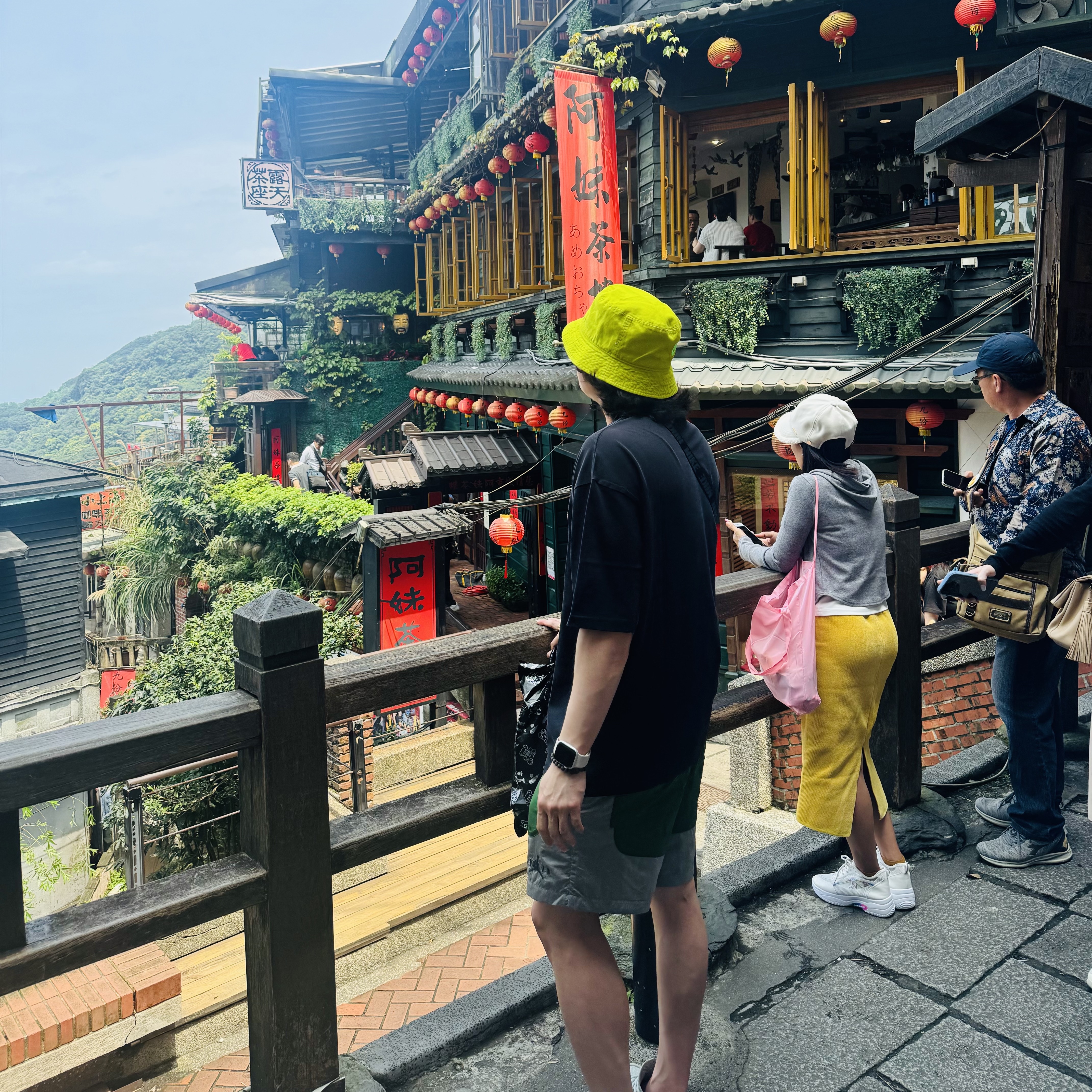 Jordan x Awake NY T-Shirts Black (FV9913-010), Jordan x Off-White Shorts Forest Green - Asia 착용 스타일