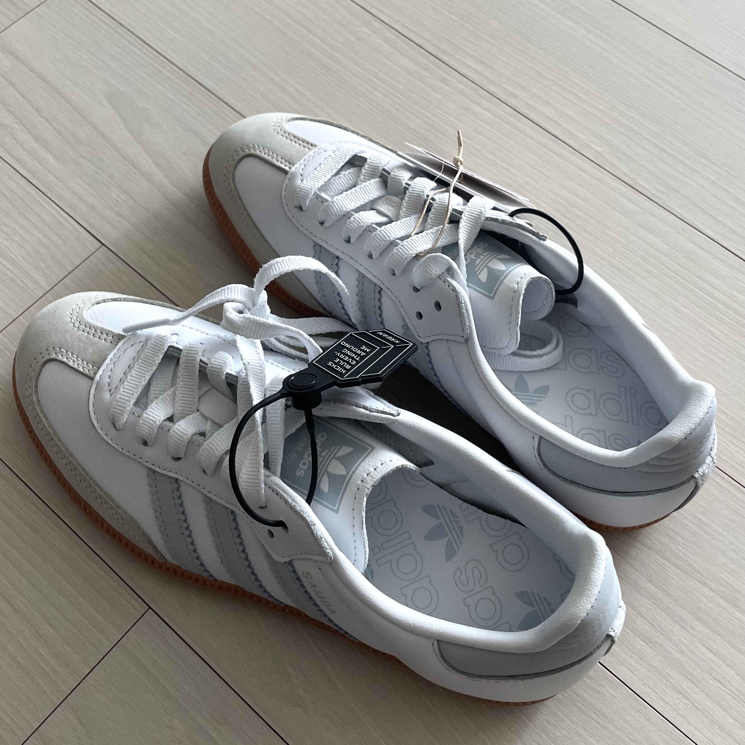 (W) Adidas Samba OG Cloud White Halo Blue 착용 스타일 - 1