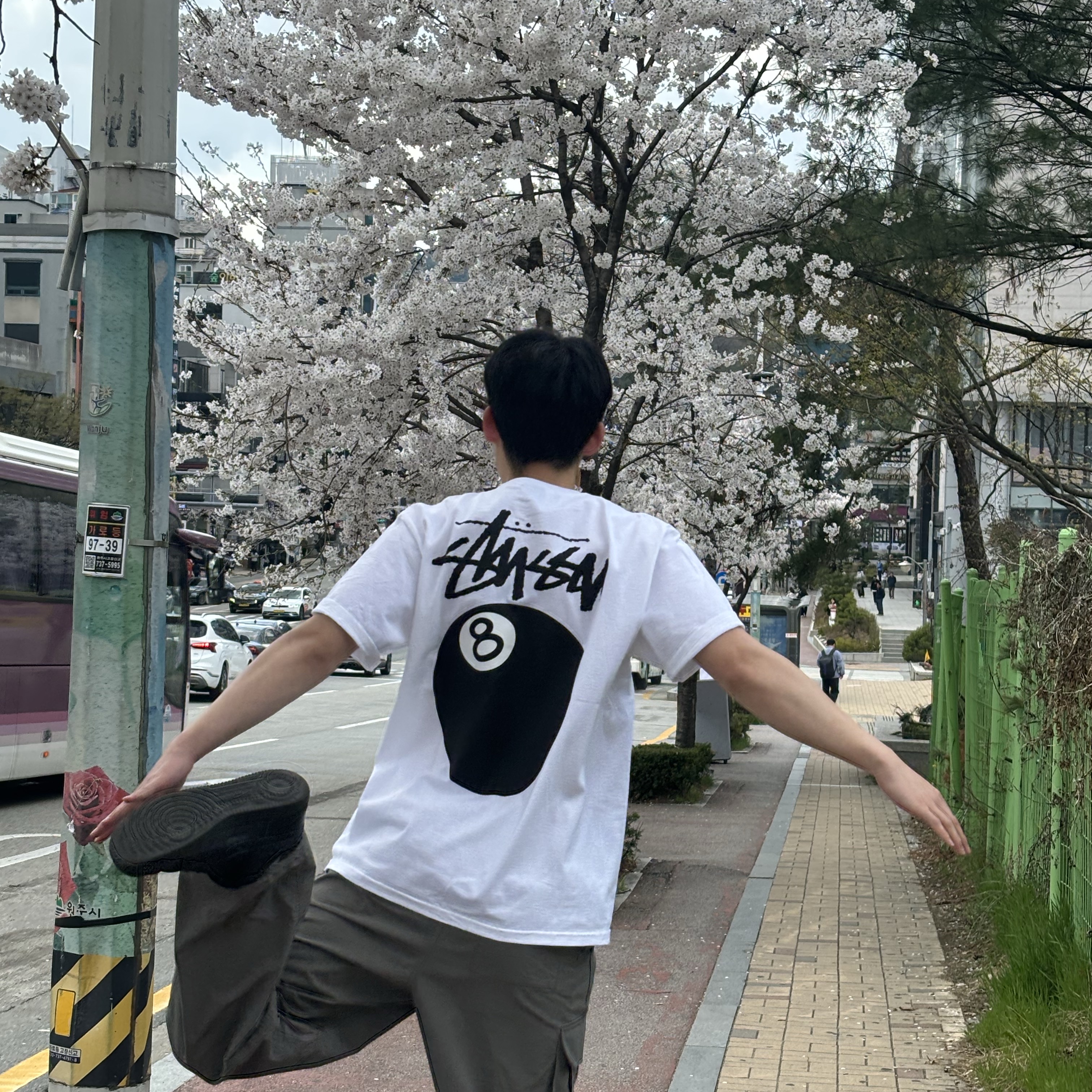 Stussy 8 Ball T-Shirt White - 22SS 착용 스타일 - 2