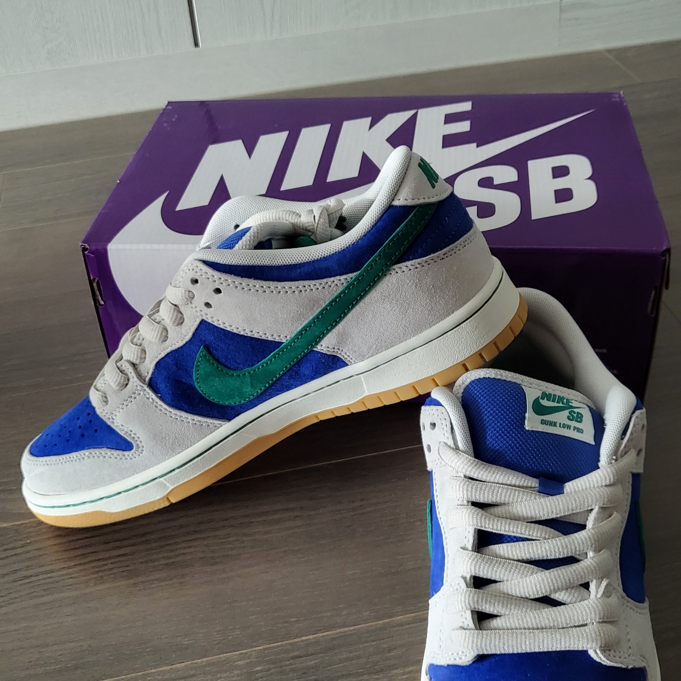Nike SB Dunk Low Pro Phantom and Hyper Royal 착용 스타일