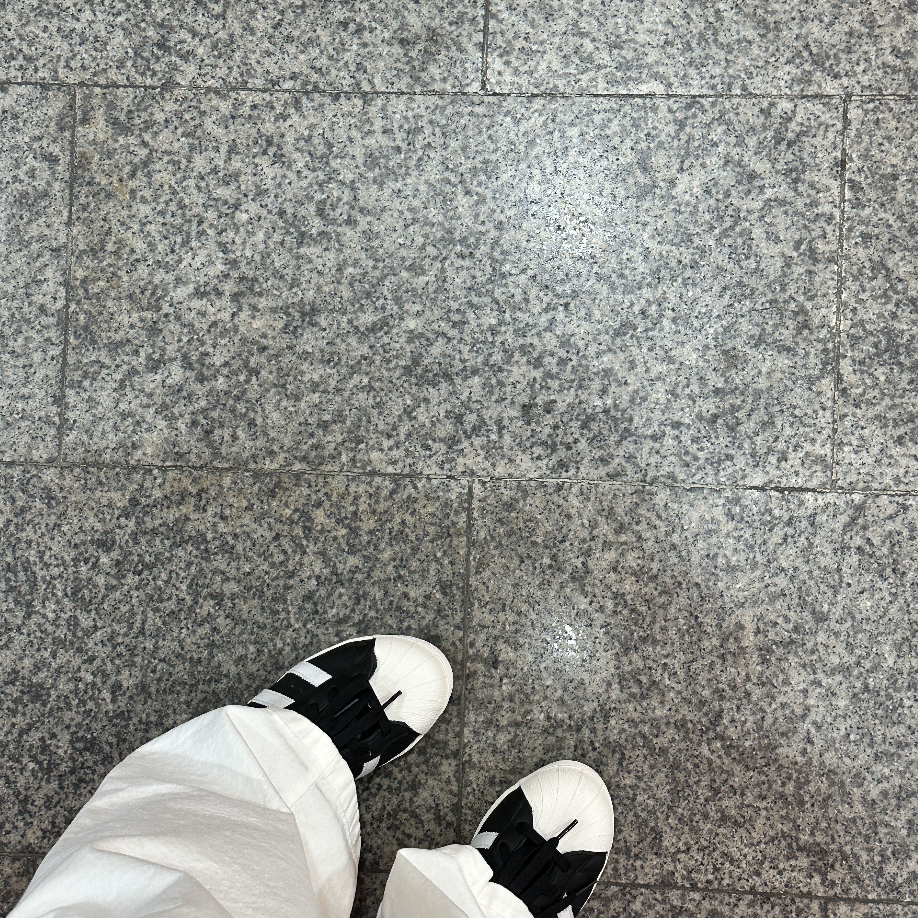 Adidas Superstar 82 FI Core Black 착용 스타일