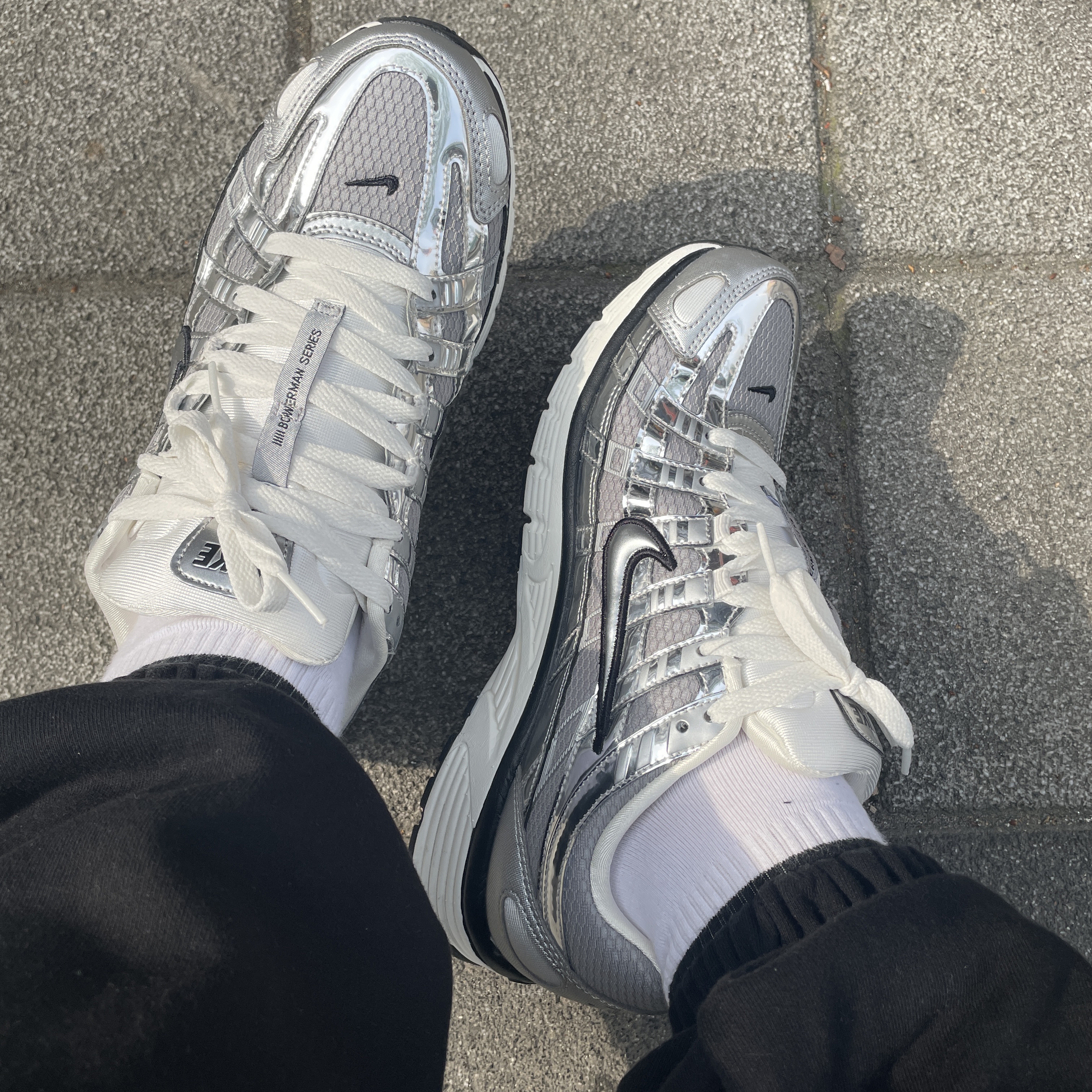 Nike P-6000 Metallic Silver 착용 스타일