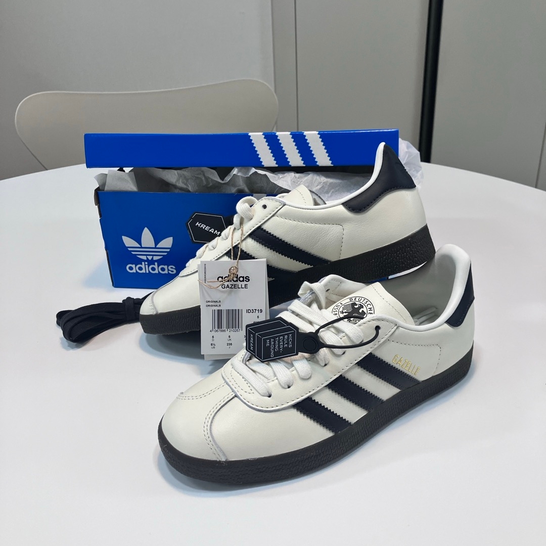 Adidas Gazelle Germany Off White Utility Black 착용 스타일