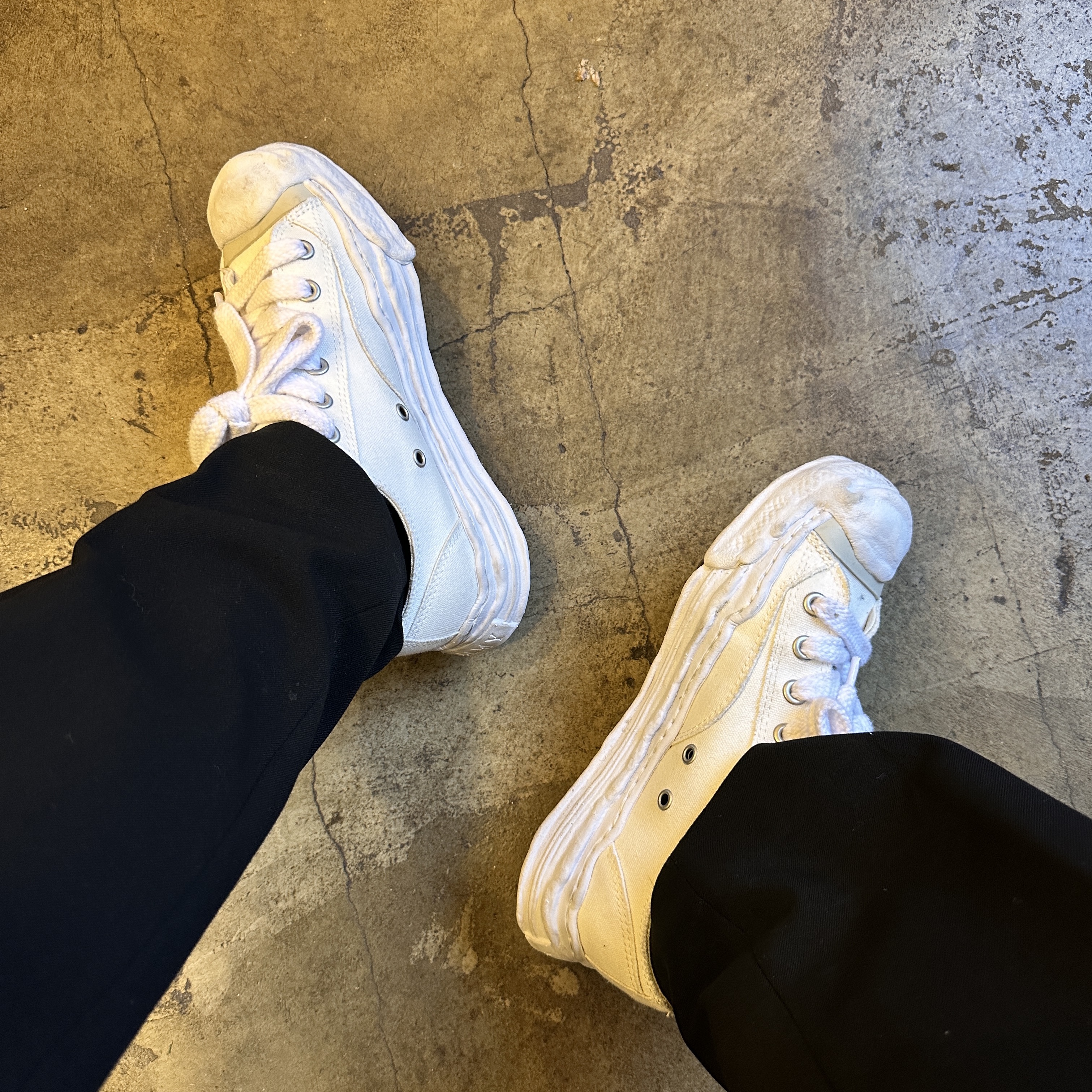 Maison Mihara Yasuhiro Hank OG Sole Canvas Low-top Sneakers White 착용 스타일