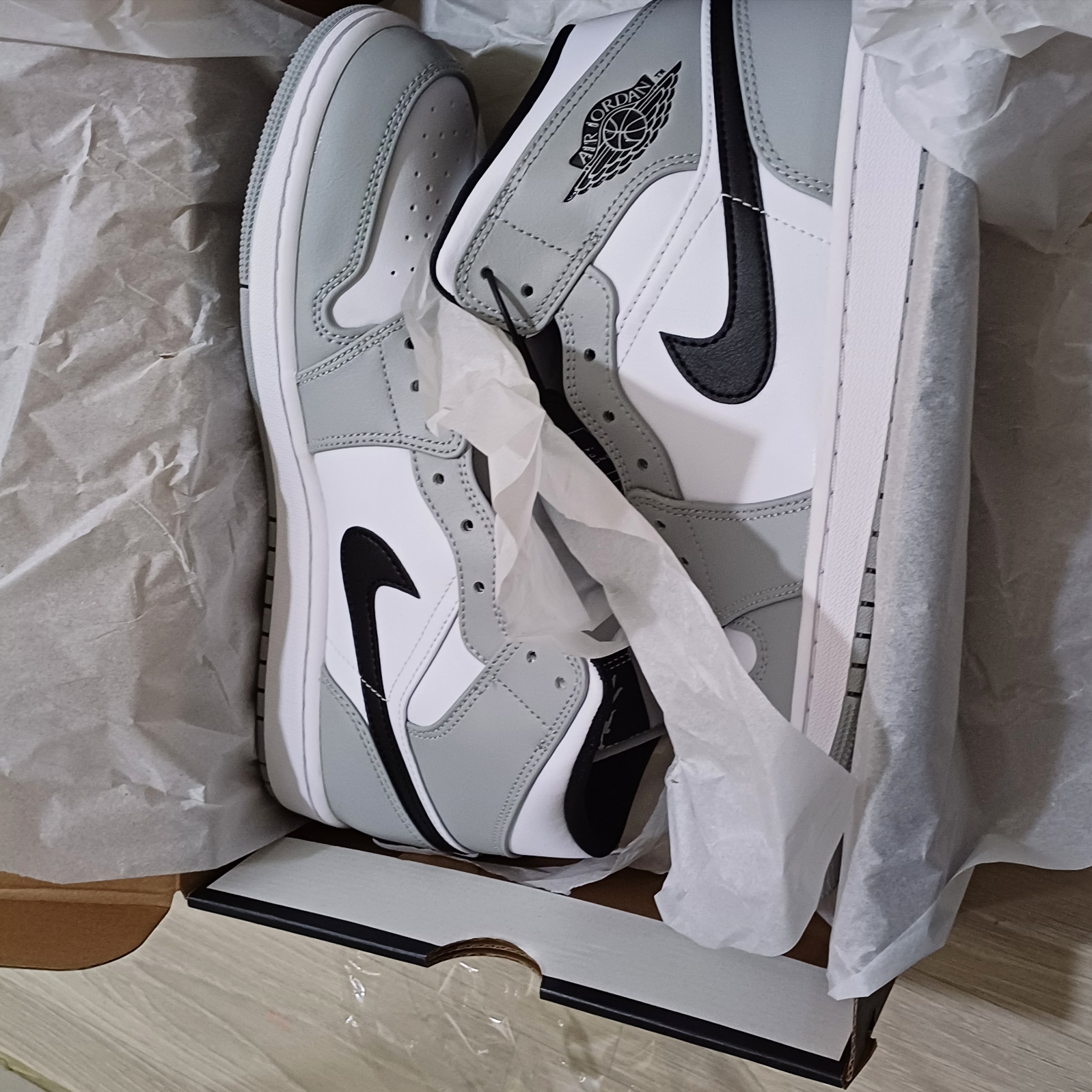 Jordan 1 Mid Light Smoke Grey 착용 스타일
