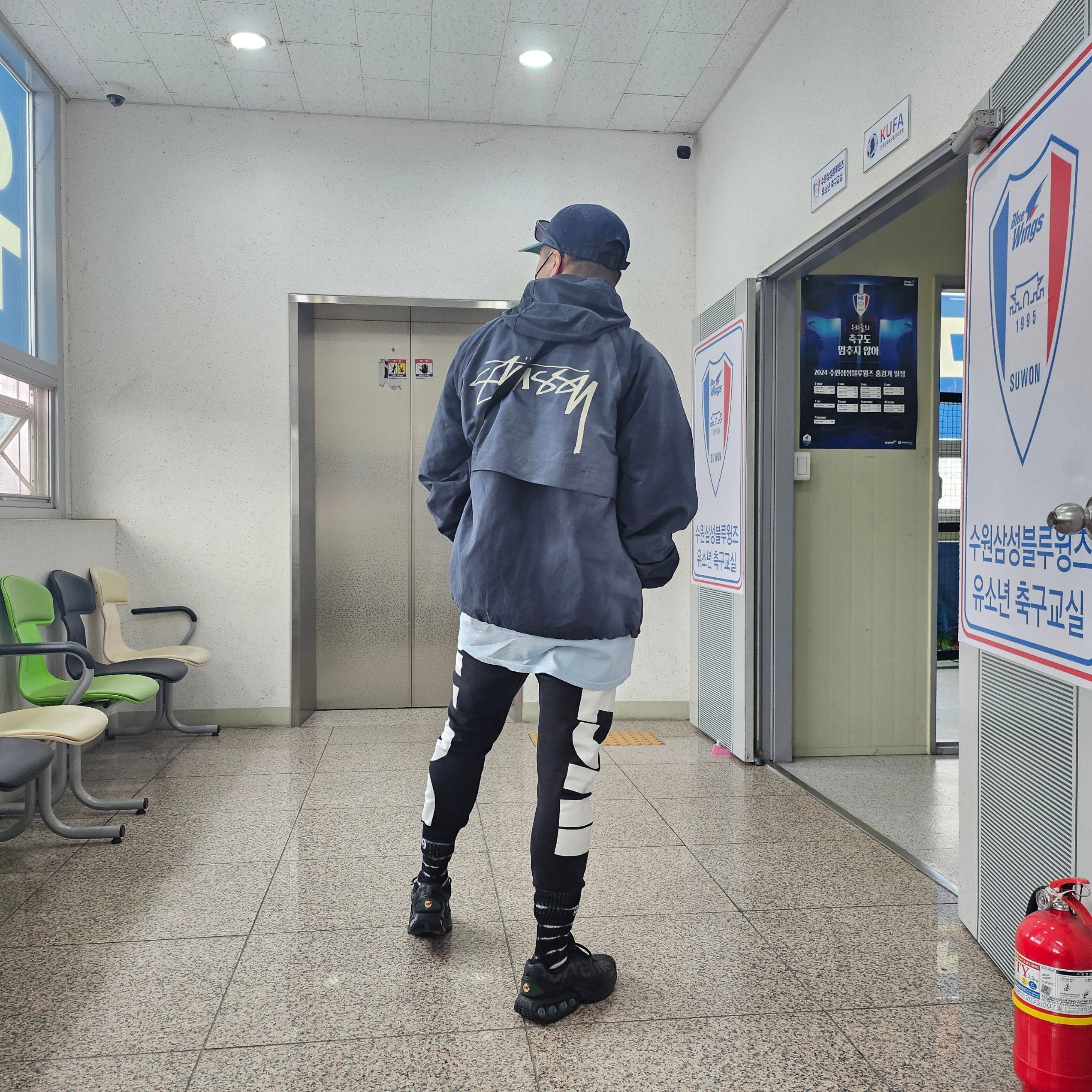 Stussy Wave Dye Beach Shell Jacket Navy, Supreme Pigment 2-Tone Camp Cap Navy - 24SS 착용 스타일 - 2
