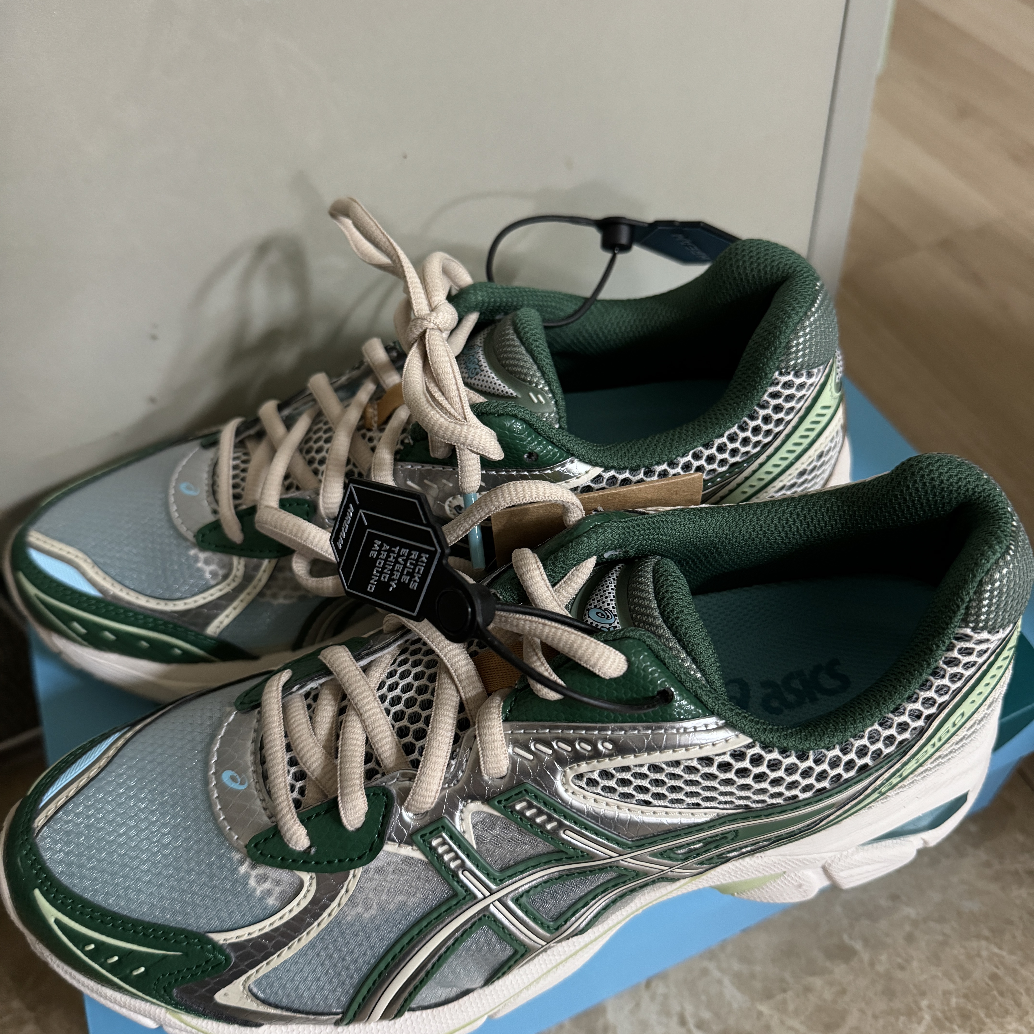 Asics x Above The Clouds GT-2160 Cream Shamrock Green 착용 스타일