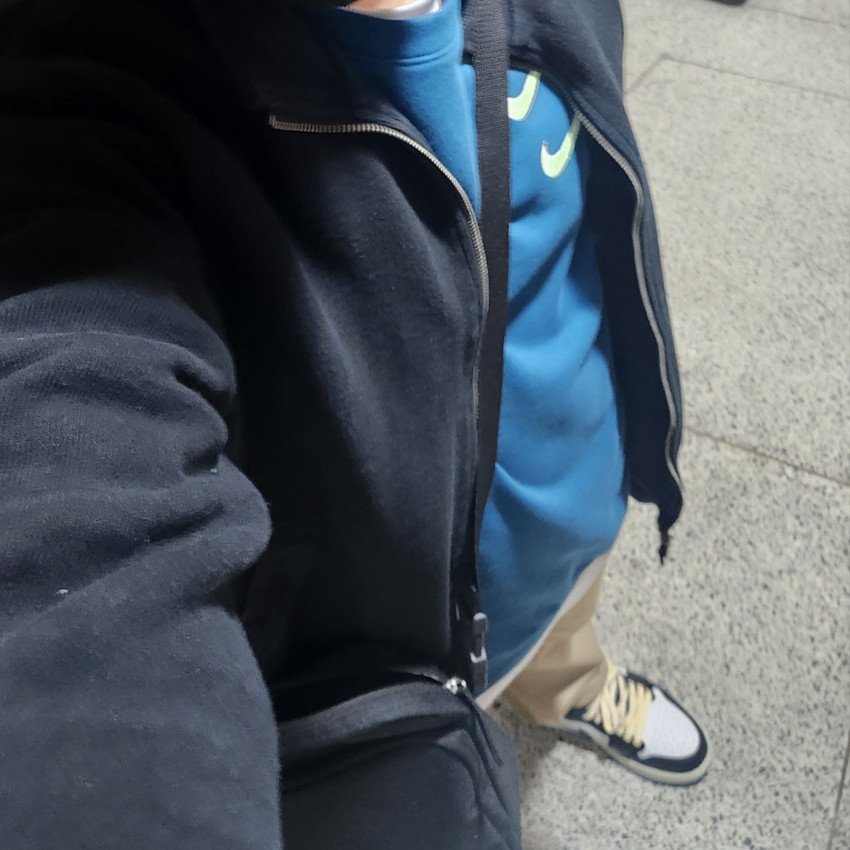 Nike NSW Double Swoosh Sweatshirt Blue Force Barely Volt - US/EU 착용 스타일