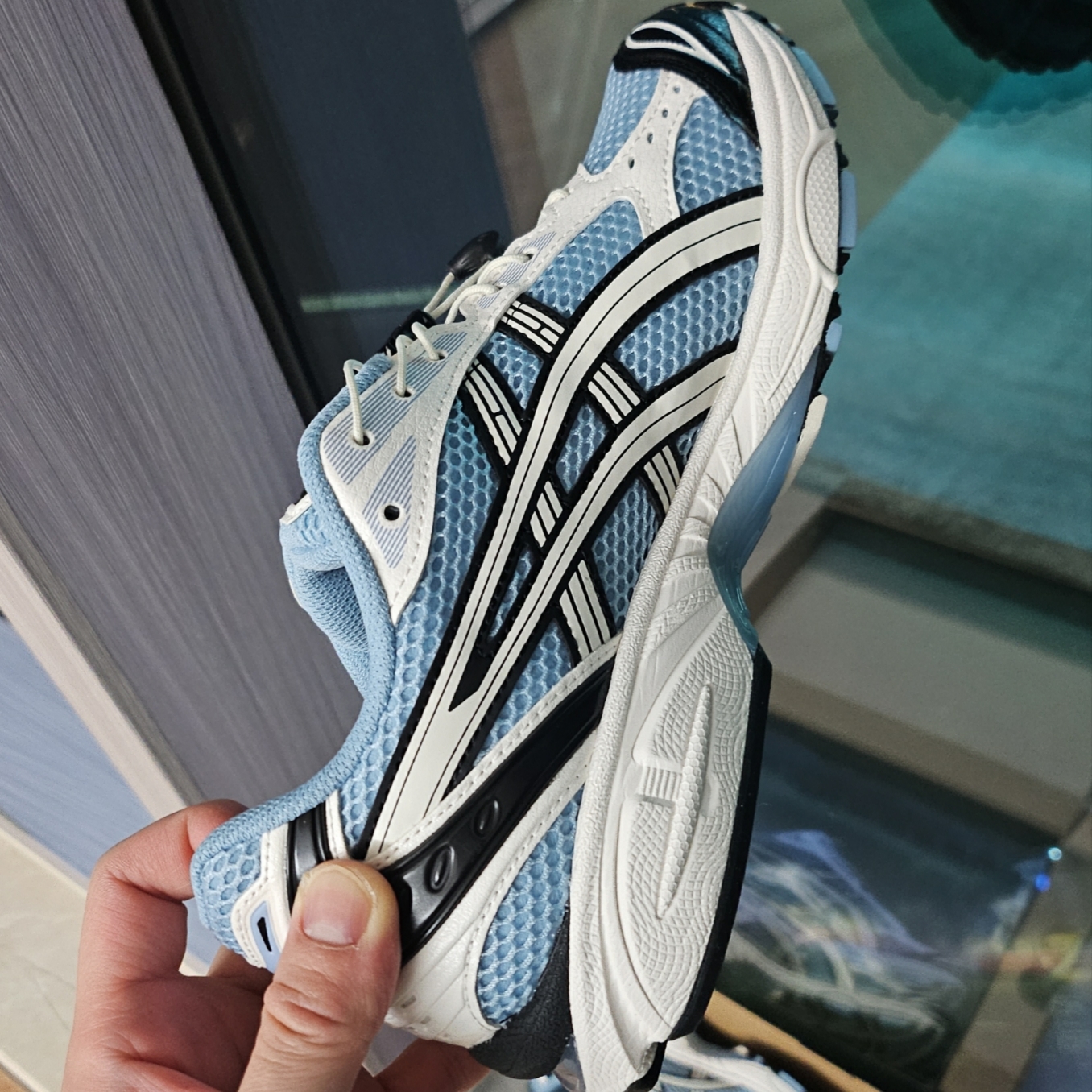 Asics Unlimited Gel-Kayano 14 Mist Cream 착용 스타일 - 2