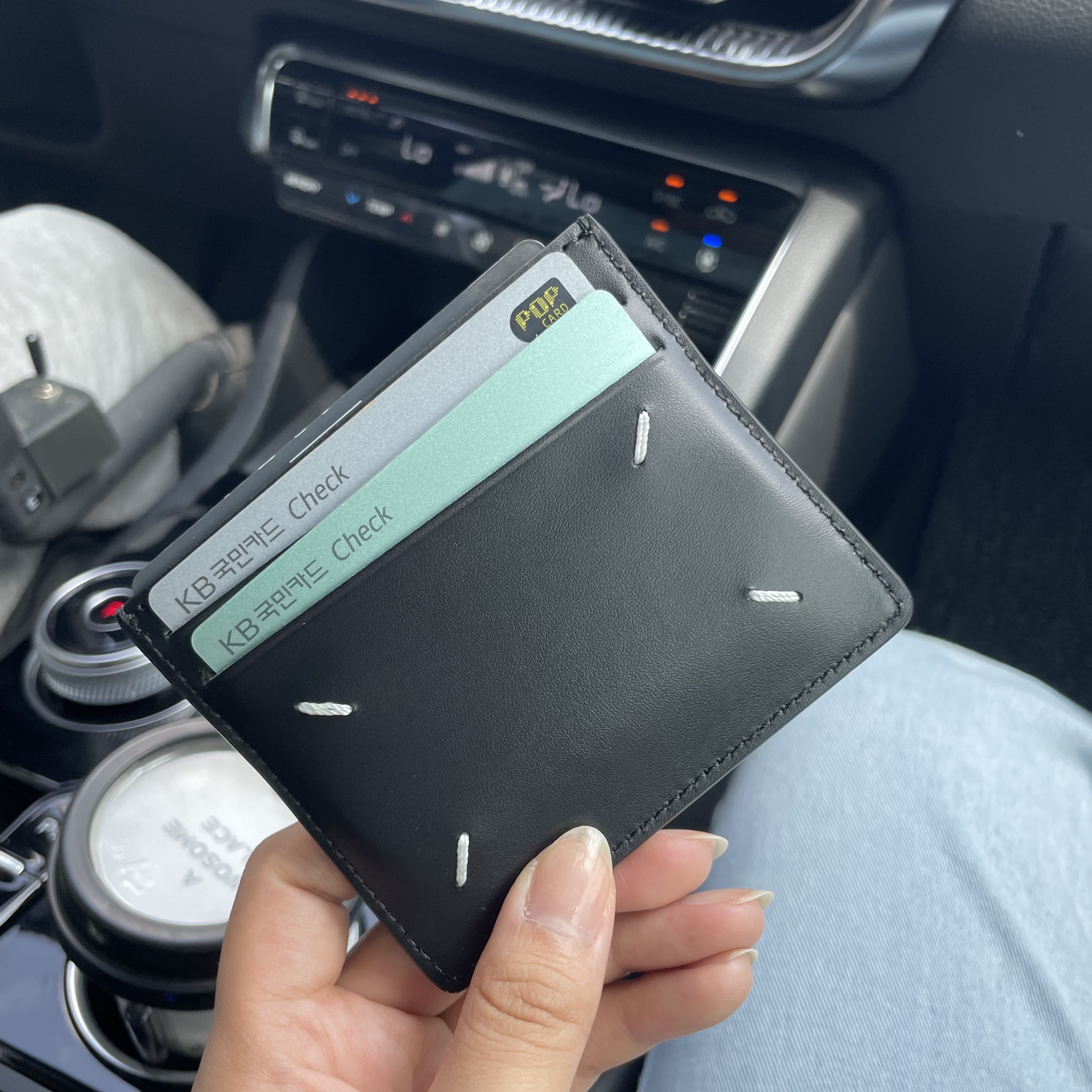 Maison Margiela Bovine Leather Card Holder Black 착용 스타일