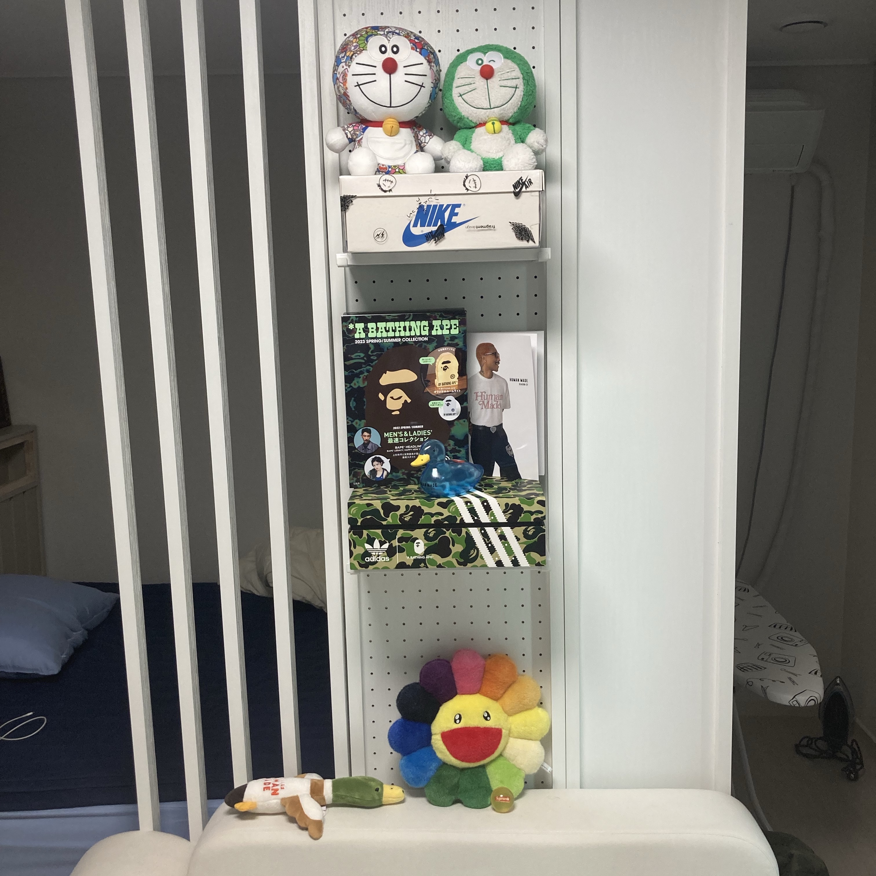 Uniqlo Doraemon Plush Toy Green, Human Made Book for Futuristic Teenagers Season 27 (With Blue Rubber Duck) 착용 스타일